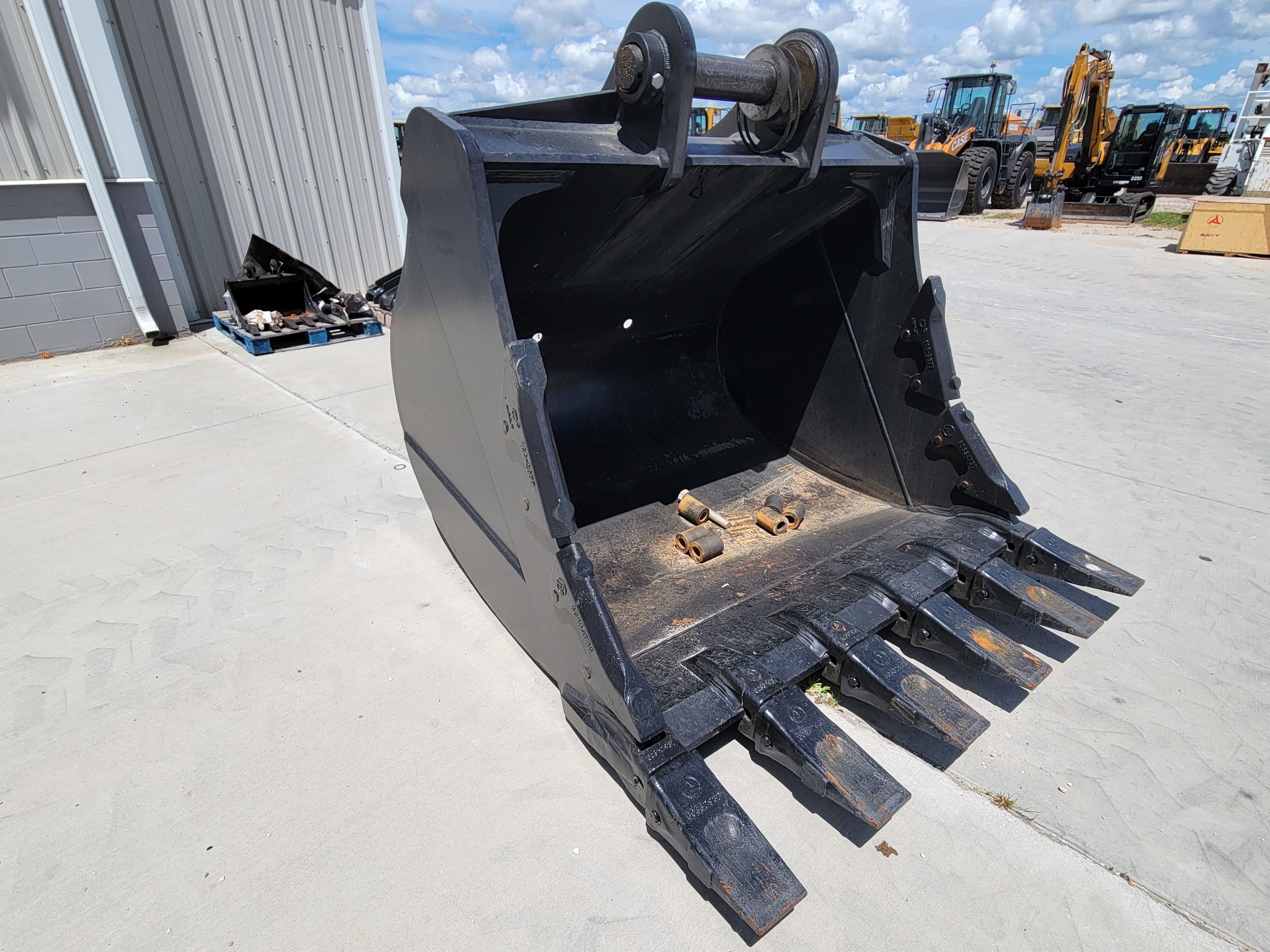 72" BUCKET FOR SY500H Photo 1 Thumbnail