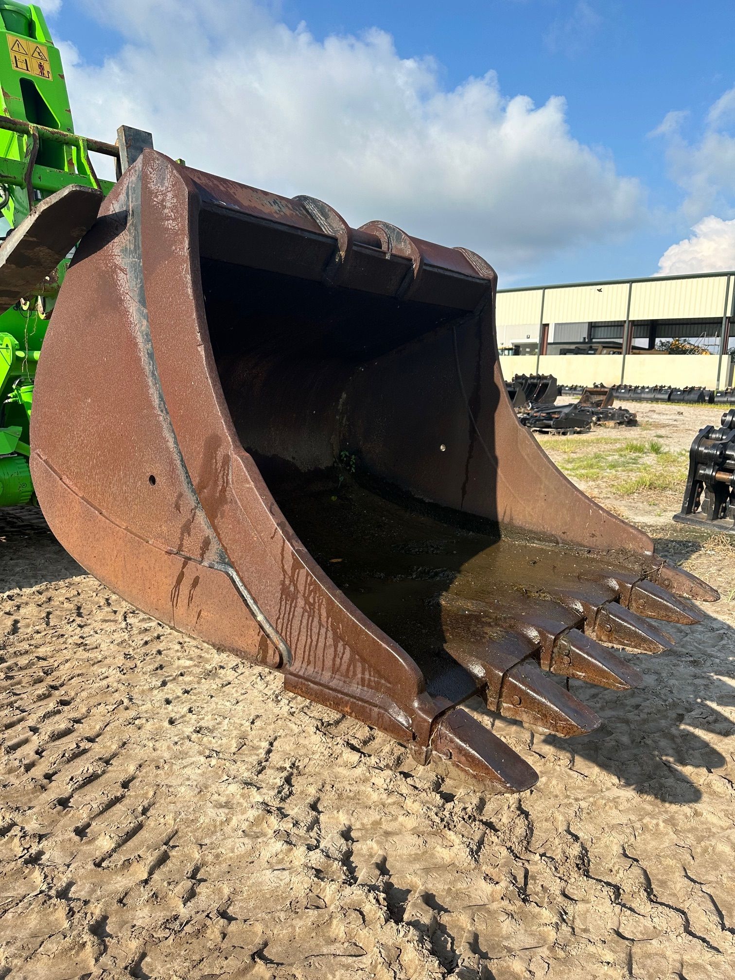 66" BUCKET FOR SANY SY335C Photo 2 Thumbnail