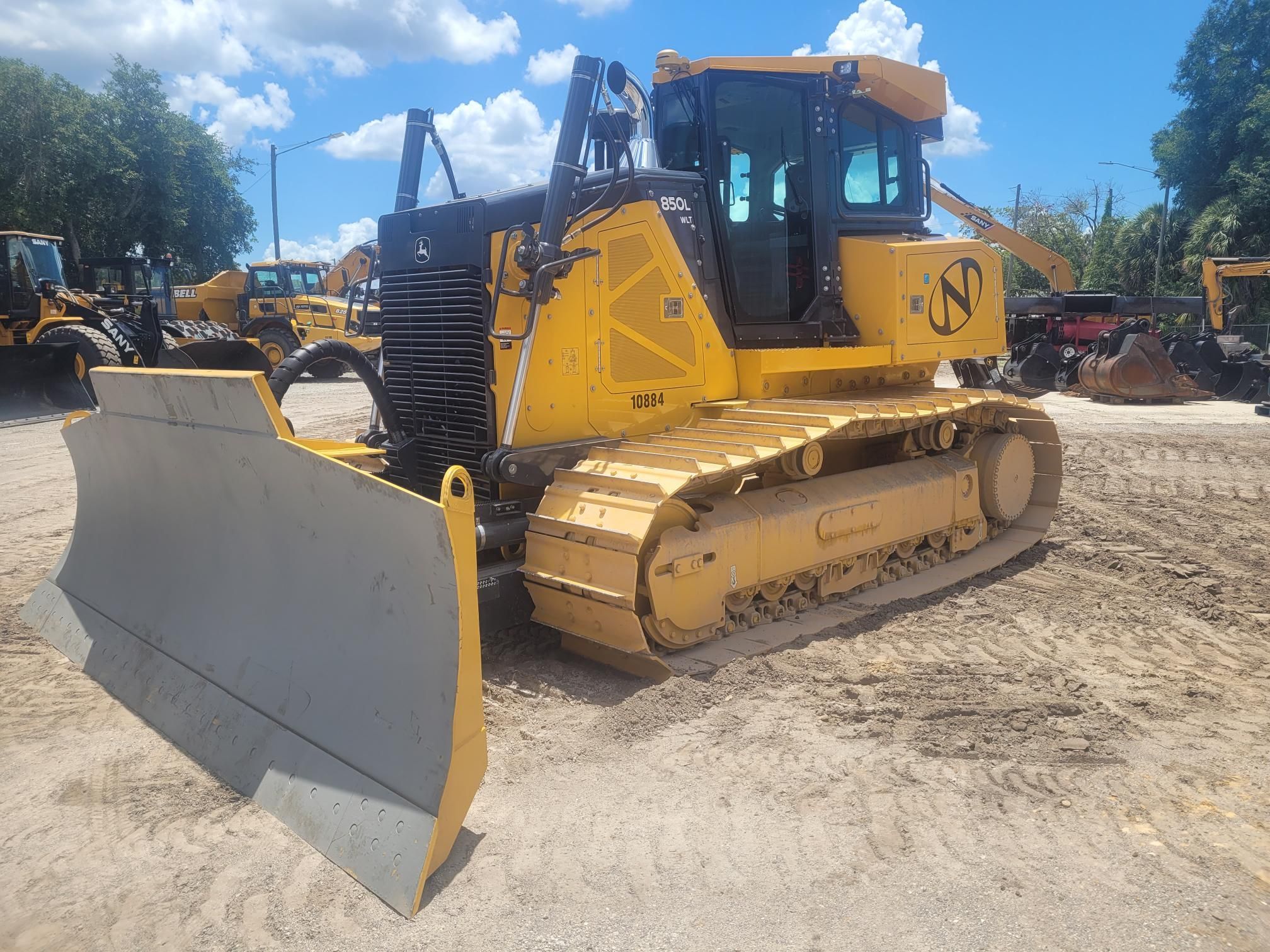 2023 JOHN DEERE 850L WLT Photo 1 Thumbnail