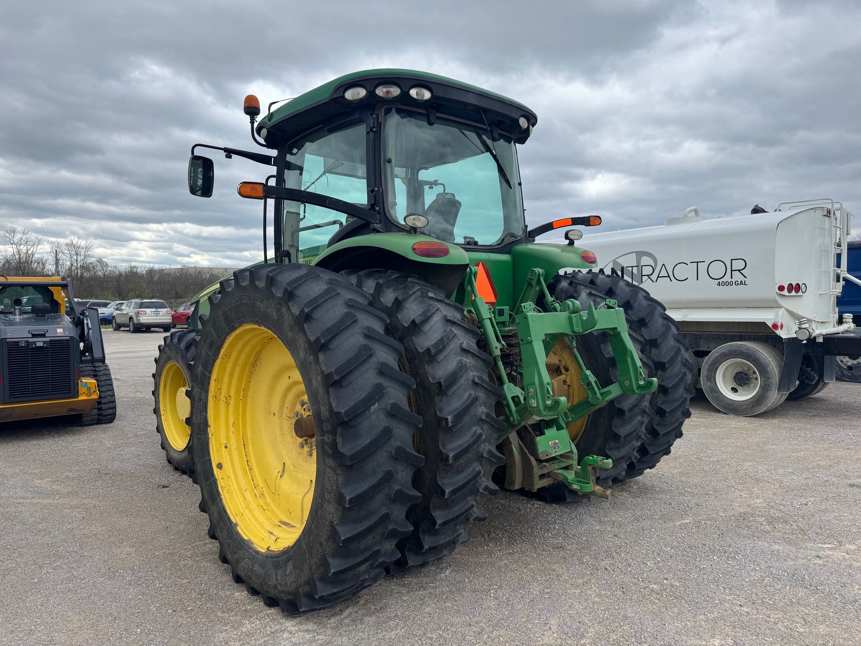 2014 JOHN DEERE 8285R Photo 2 Thumbnail