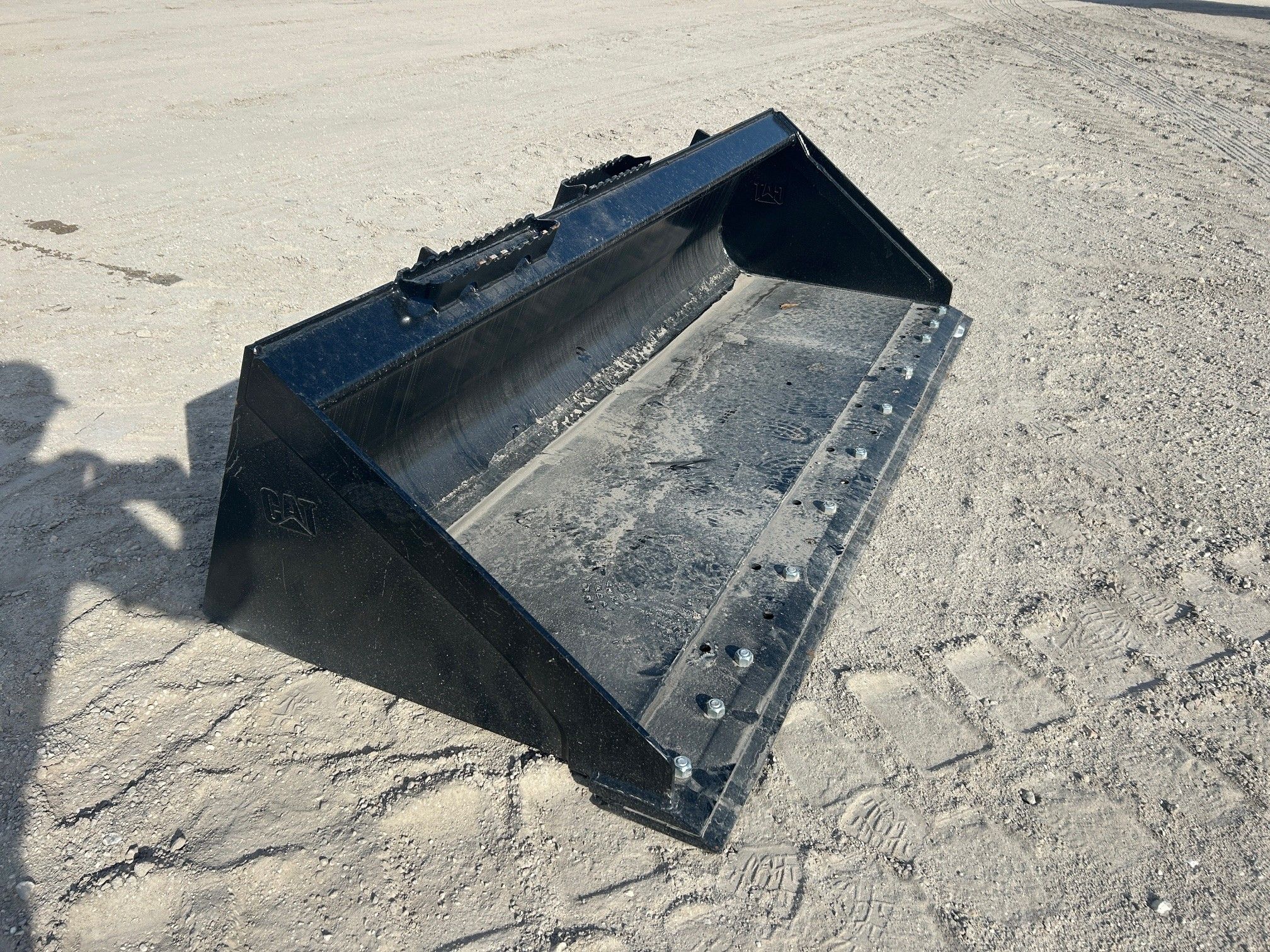 CAT 299D3 80" Skid Steer Bucket Photo 4 Thumbnail