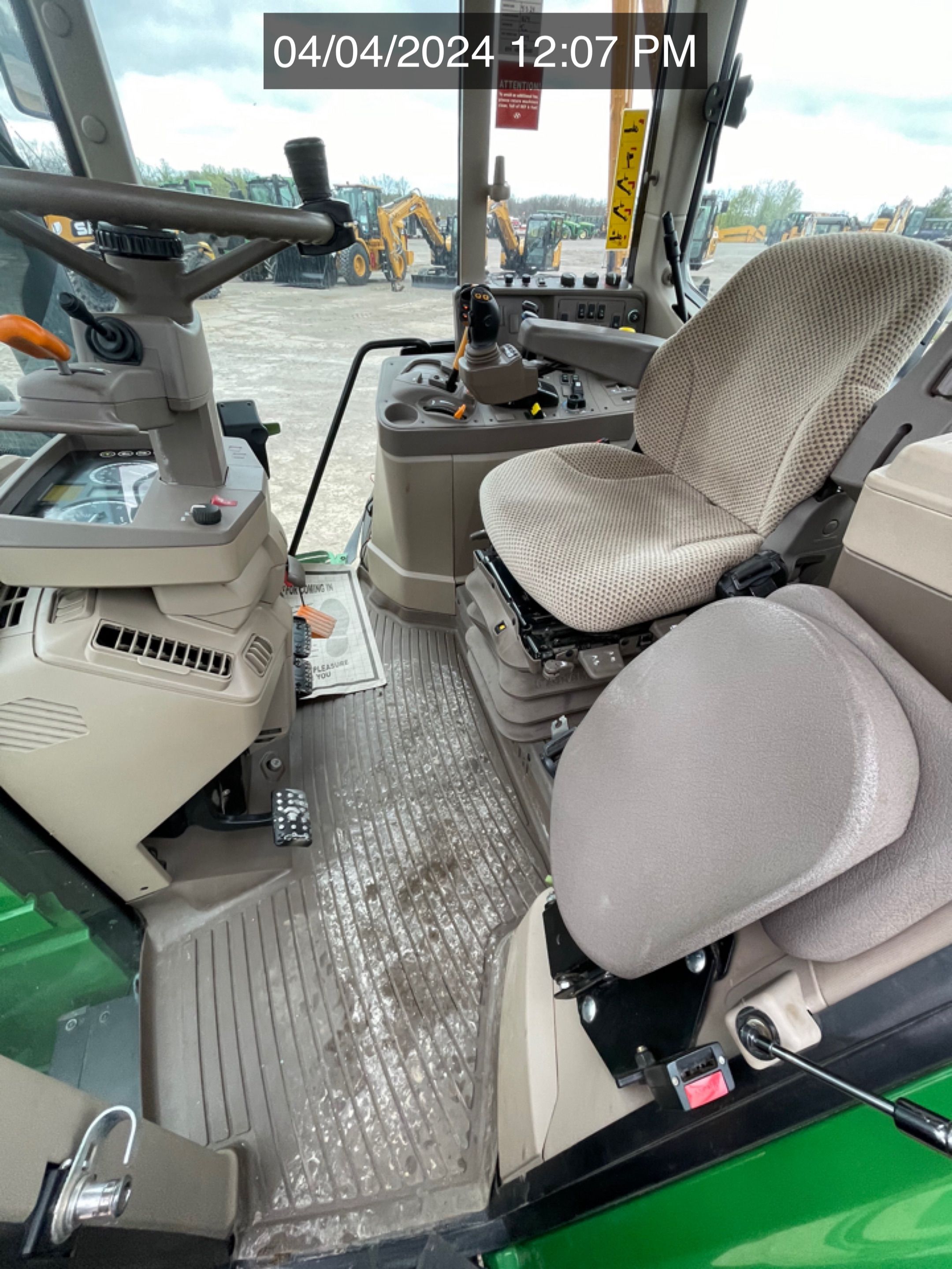 2017 JOHN DEERE 6195M Photo 8 Thumbnail