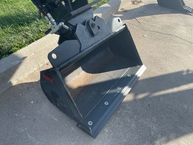 36" TILTING BUCKET FOR SY35U Photo 1 Thumbnail