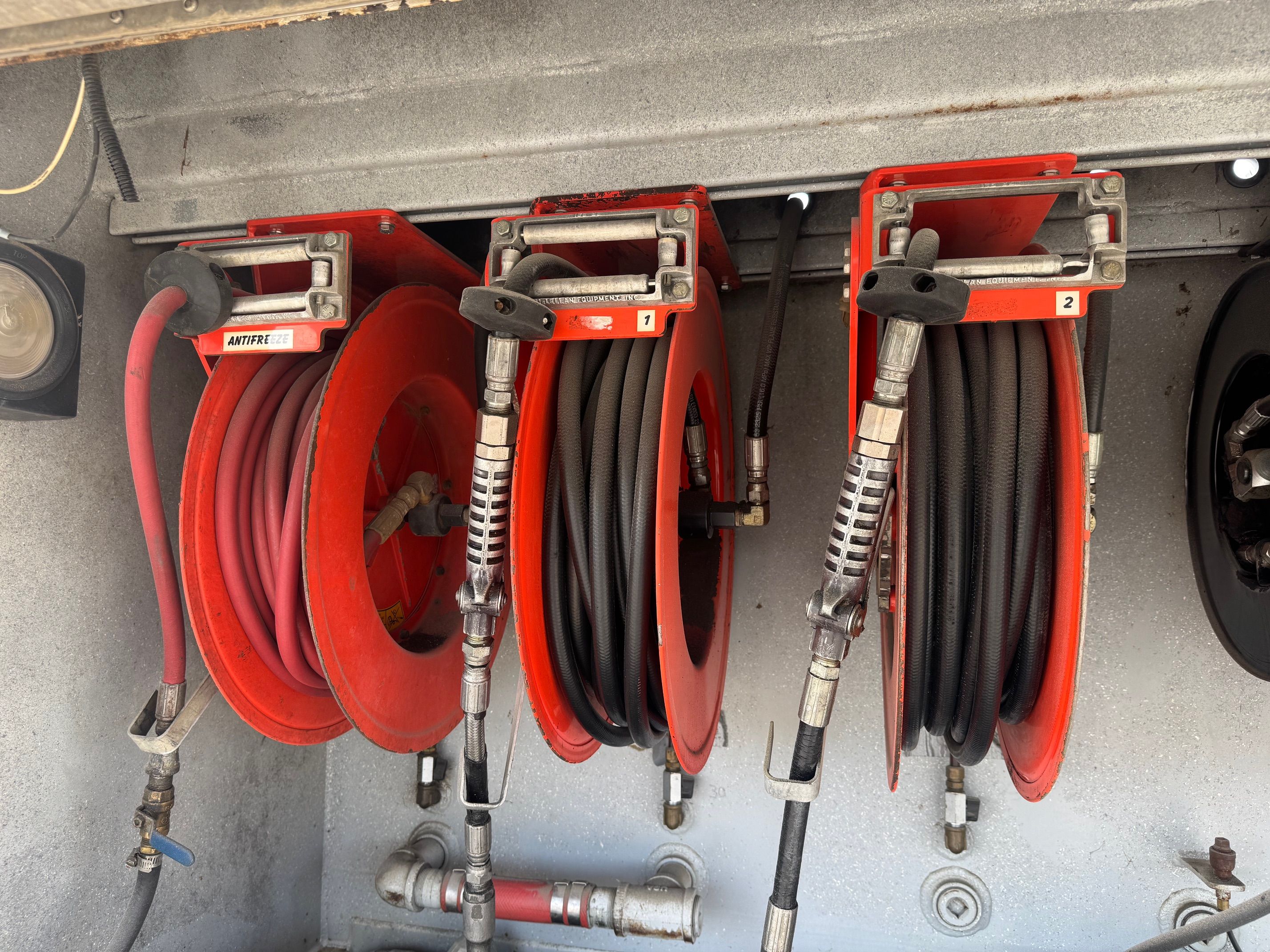 2004 PETERBILT 330 FUEL/LUBE Photo 5 Thumbnail