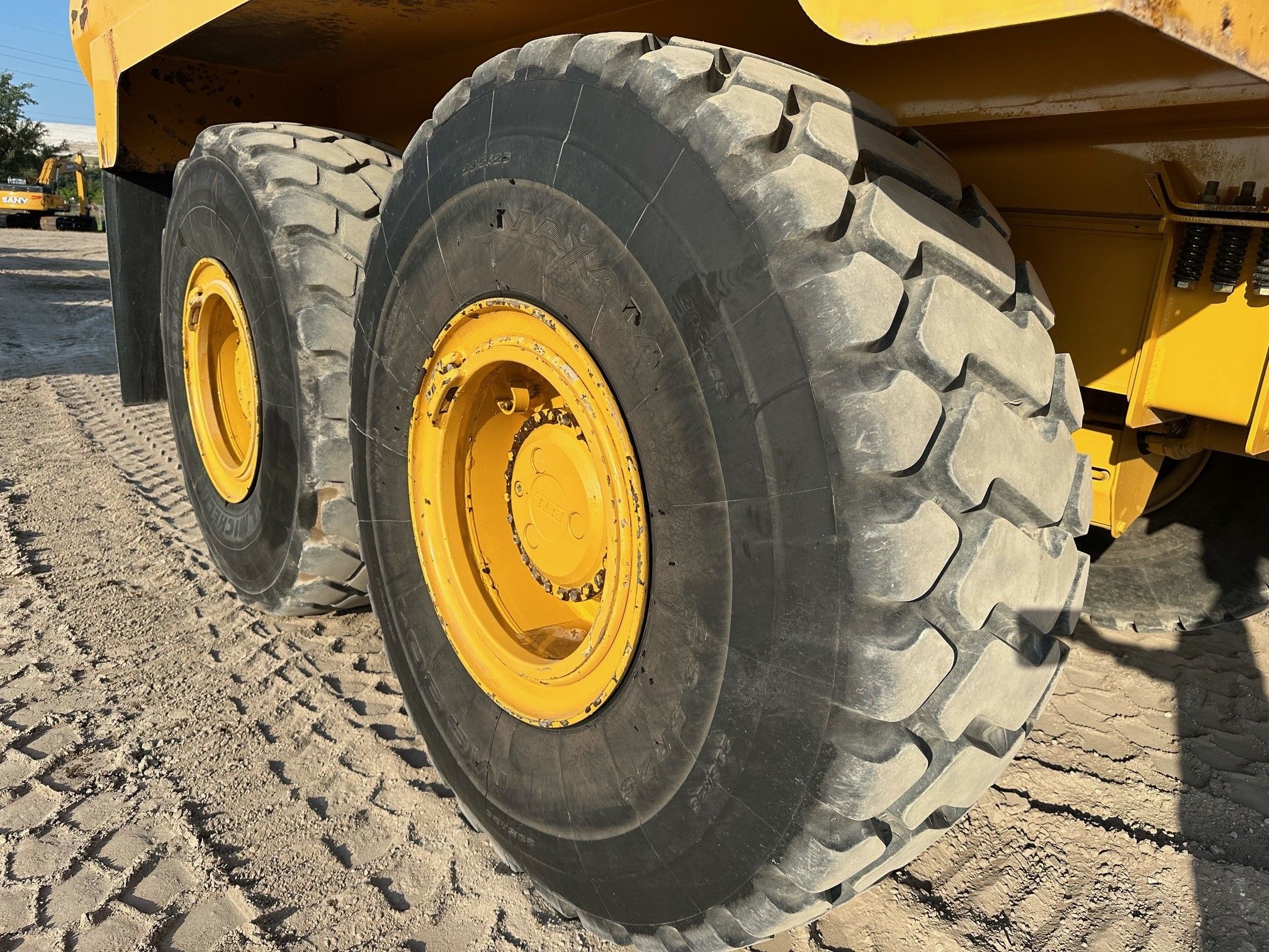 2015 BELL B30E Photo 15 Thumbnail