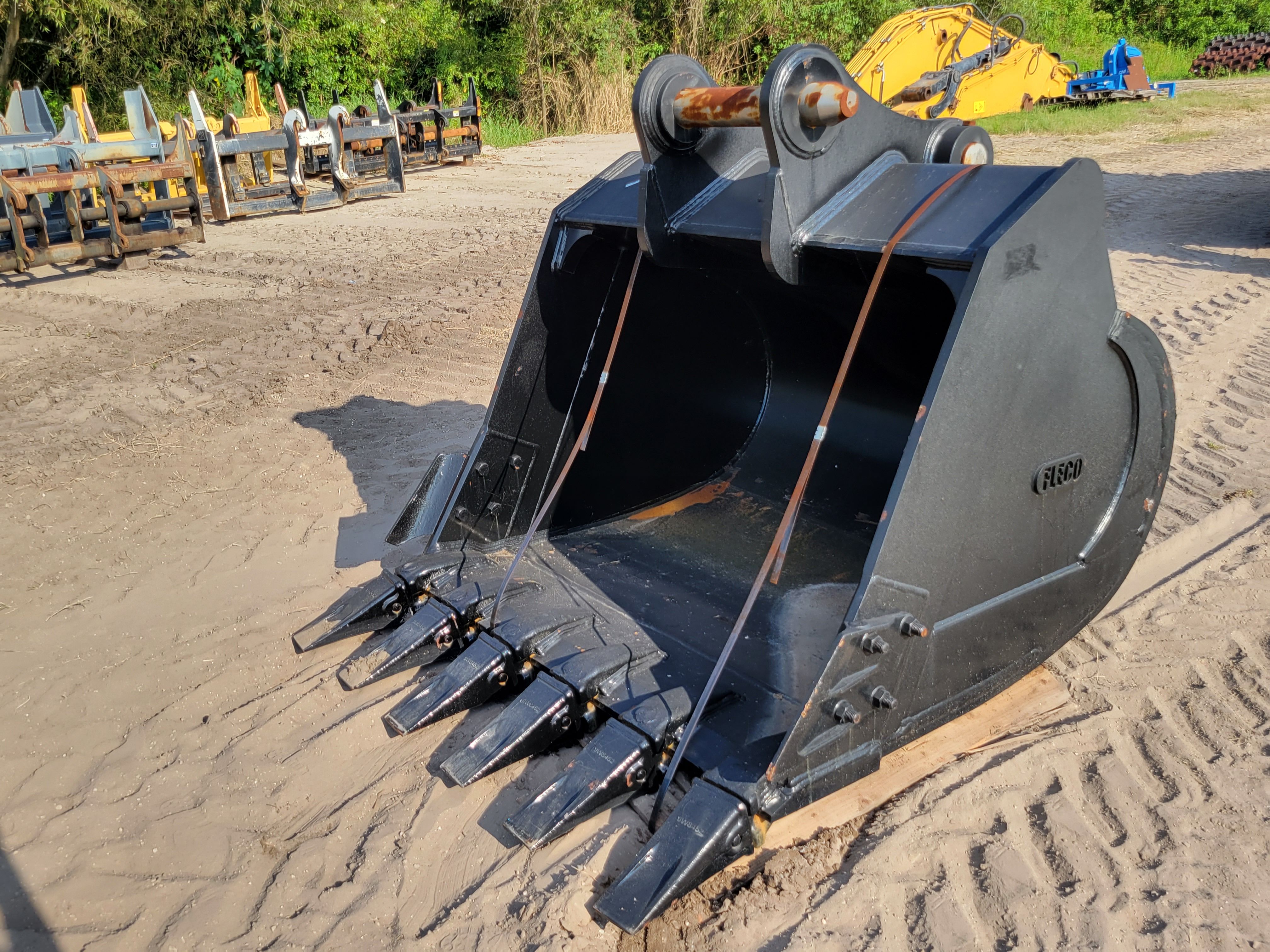 60" BUCKET FOR SY365C Photo 1 Thumbnail