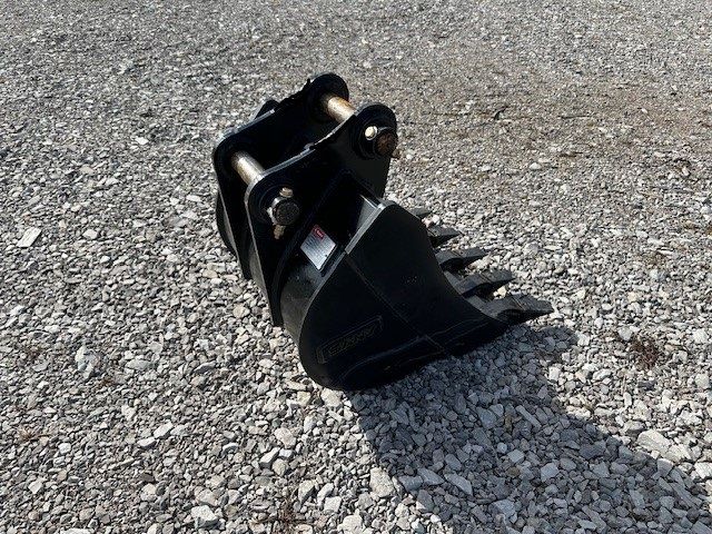 24" BUCKET FOR SY60C Photo 1 Thumbnail