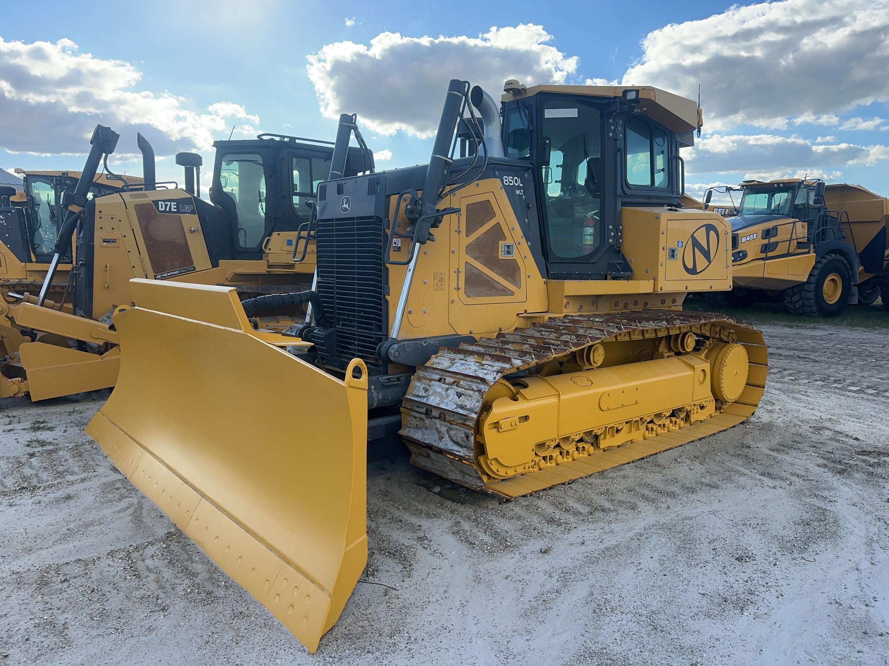 2023 JOHN DEERE 850L WLT Photo 7 Thumbnail