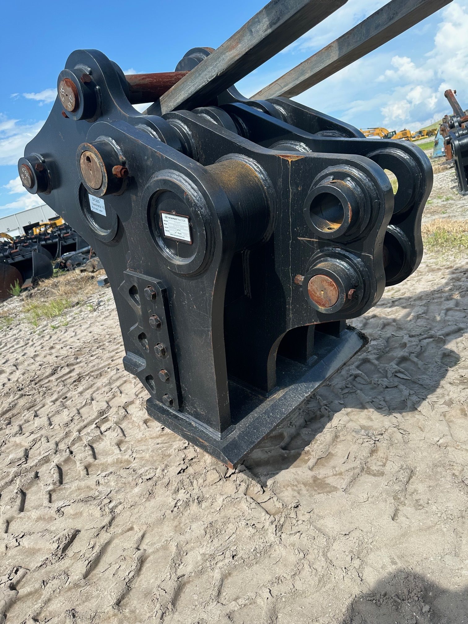 CONCRETE PULVERIZER Photo 2 Thumbnail