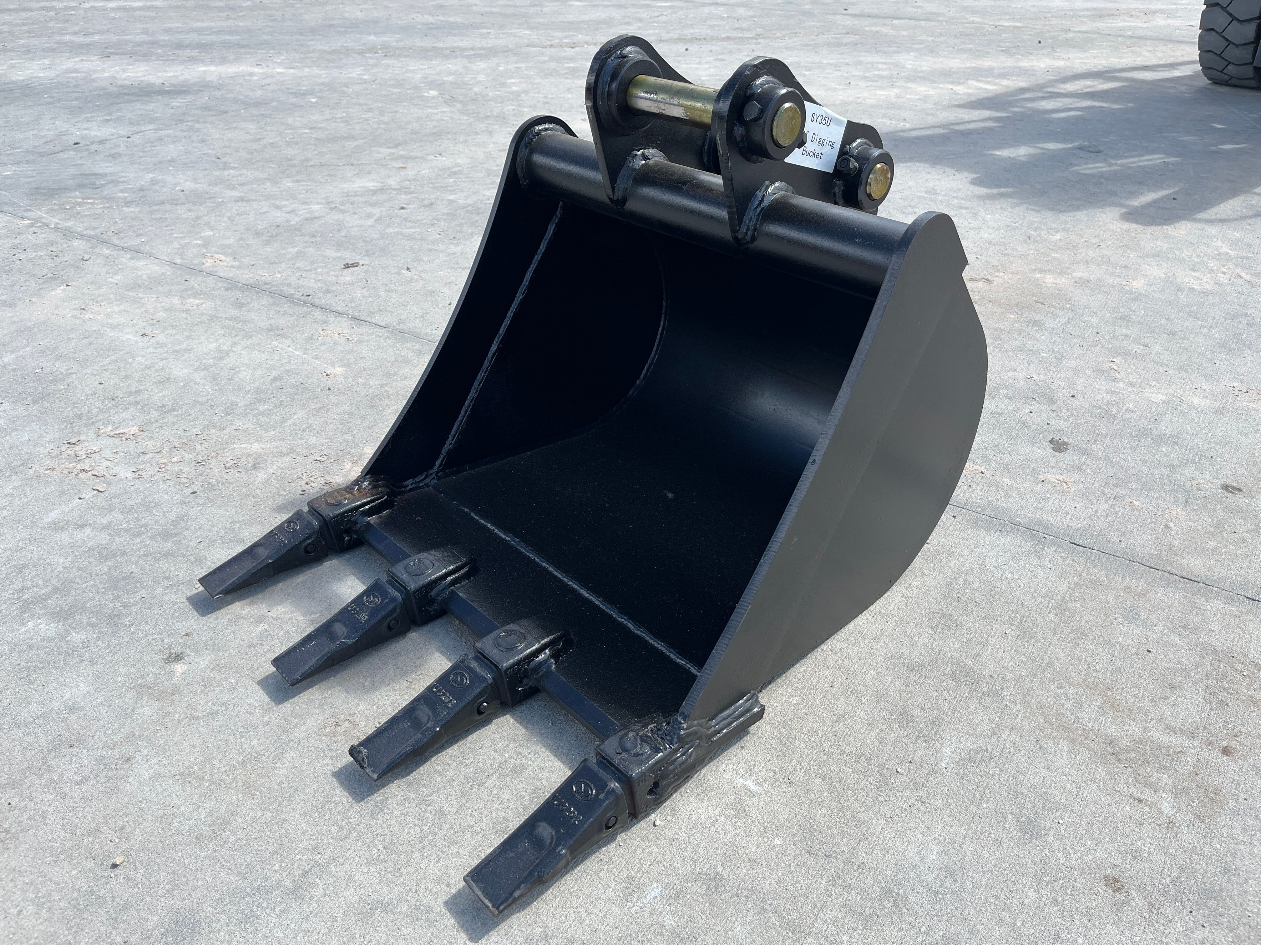 24" BUCKET FOR SY35U Photo 1 Thumbnail