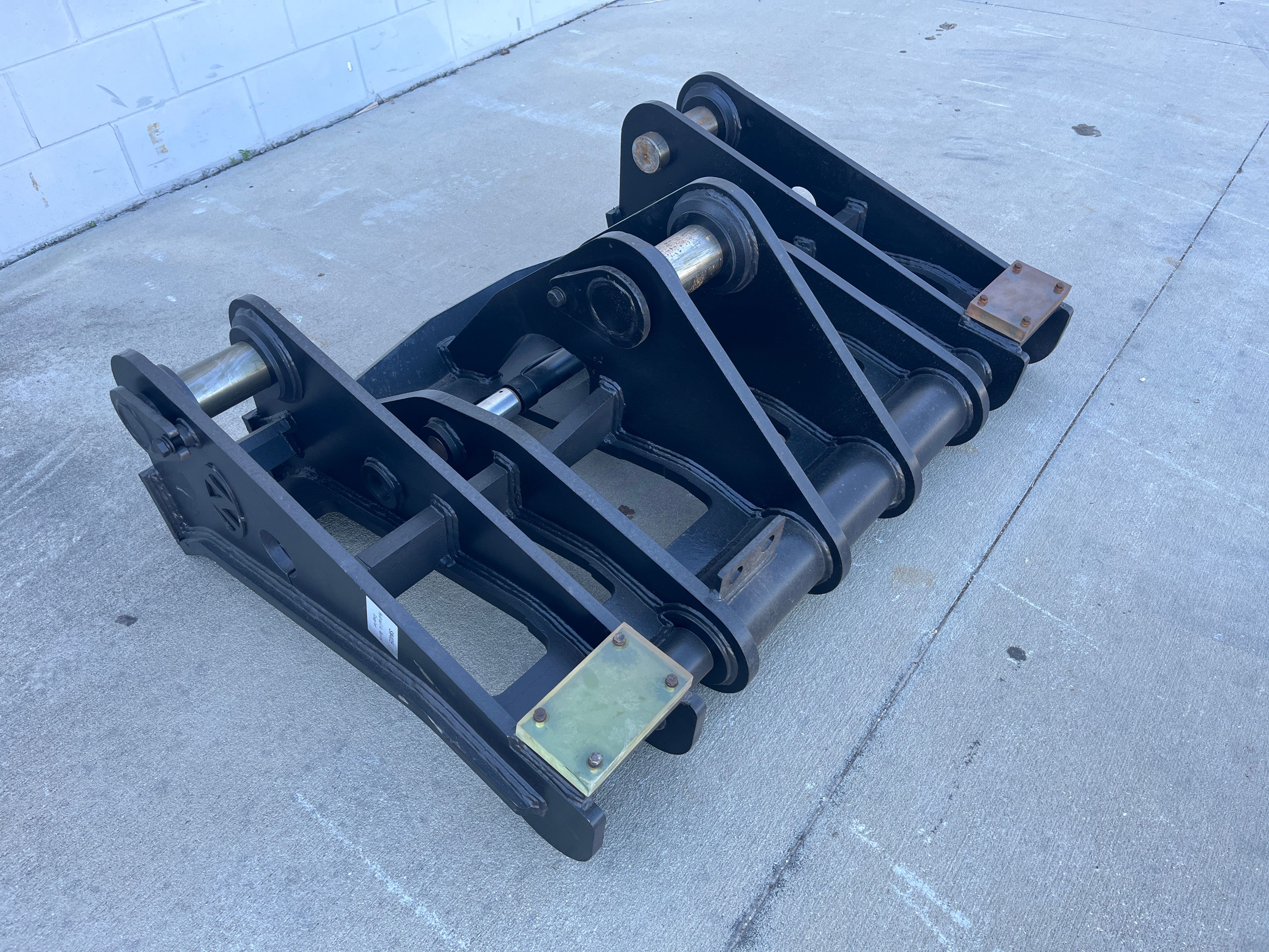 HYDRAULIC QUICK COUPLER FOR SW405K Photo 3 Thumbnail