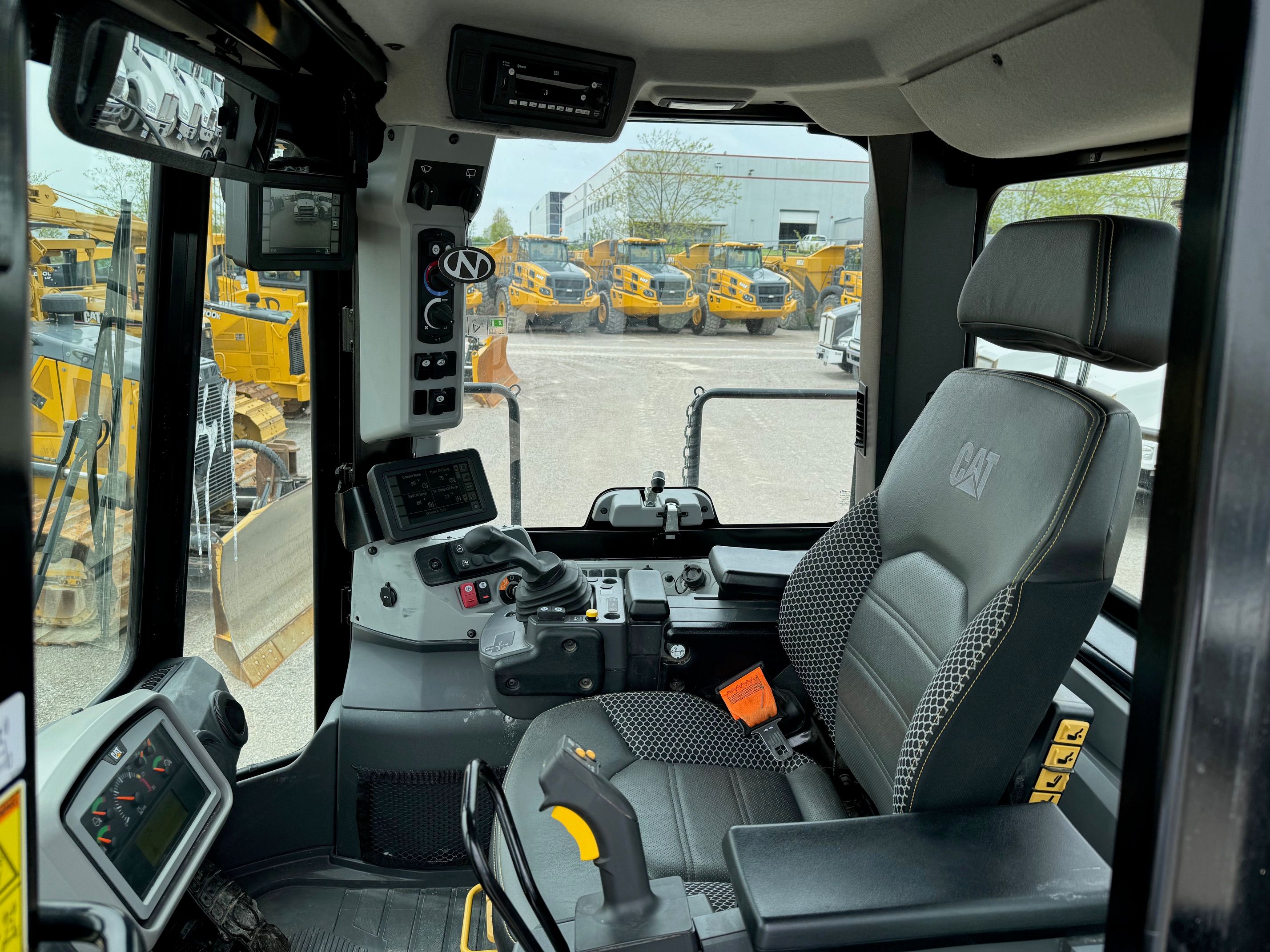 2023 CAT 815 Photo 5 Thumbnail