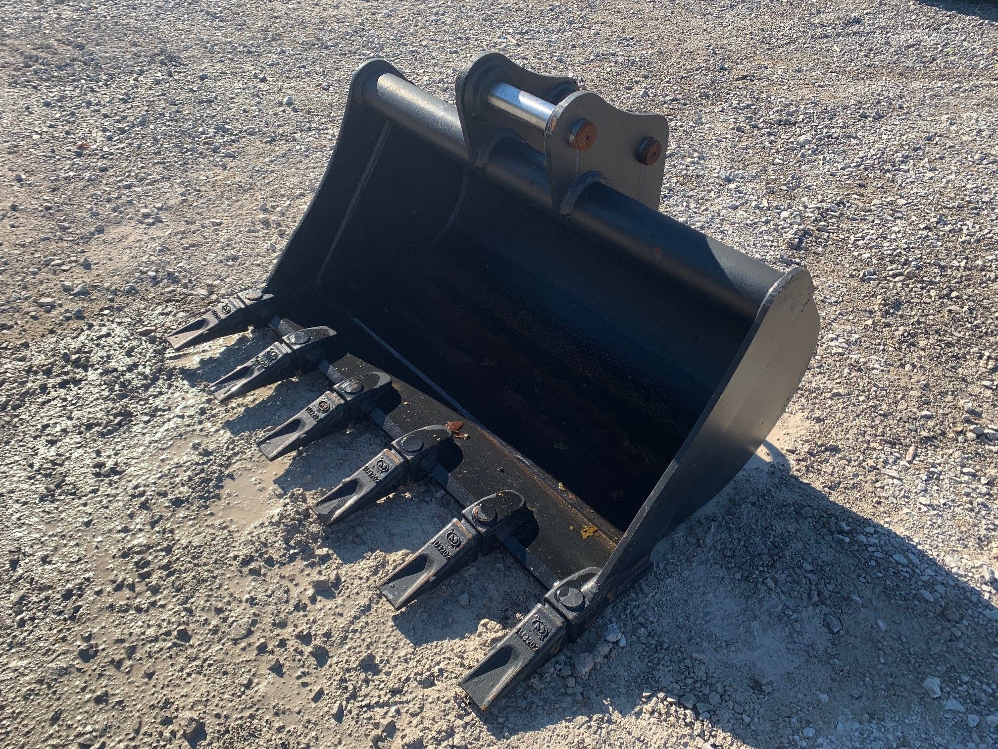 36" BUCKET FOR SY26U Photo 2 Thumbnail