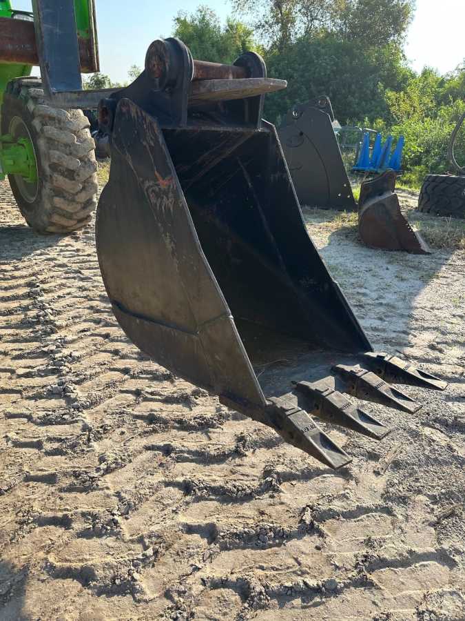 18" BUCKET FOR SY75C Photo 1