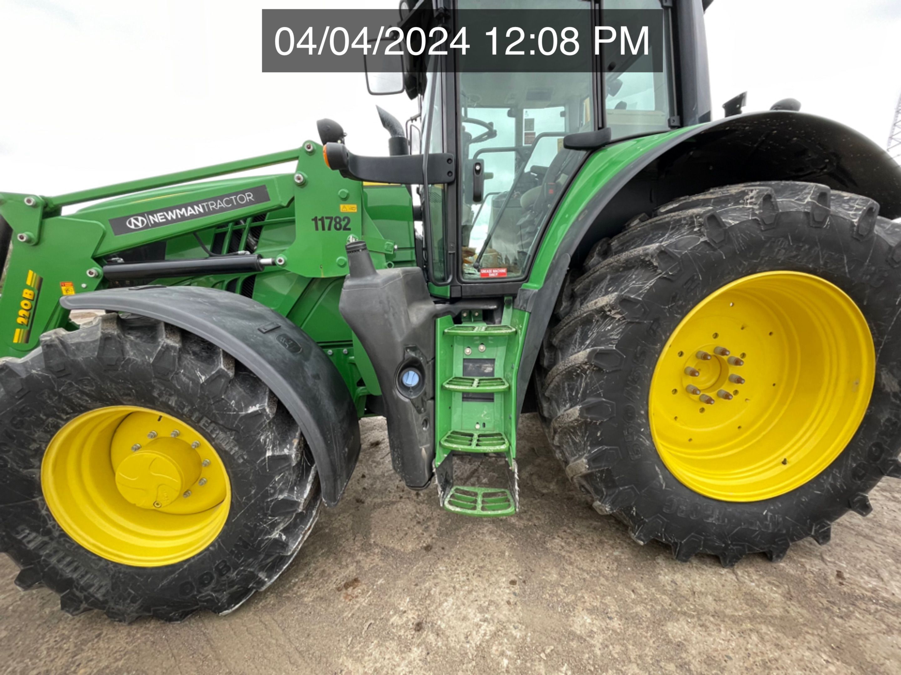 2017 JOHN DEERE 6195M Photo 10 Thumbnail