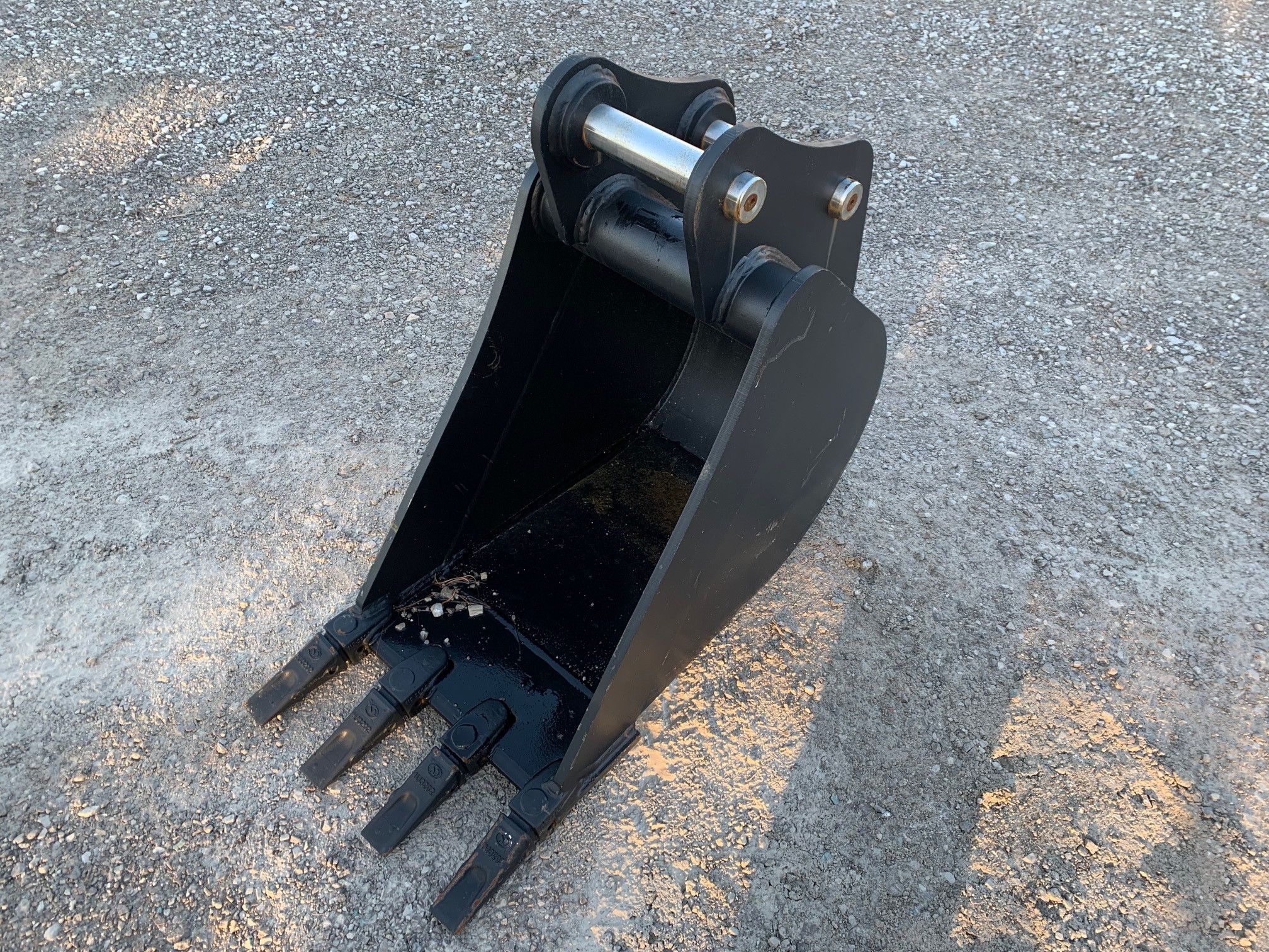 18" BUCKET FOR SY60C Photo 4 Thumbnail