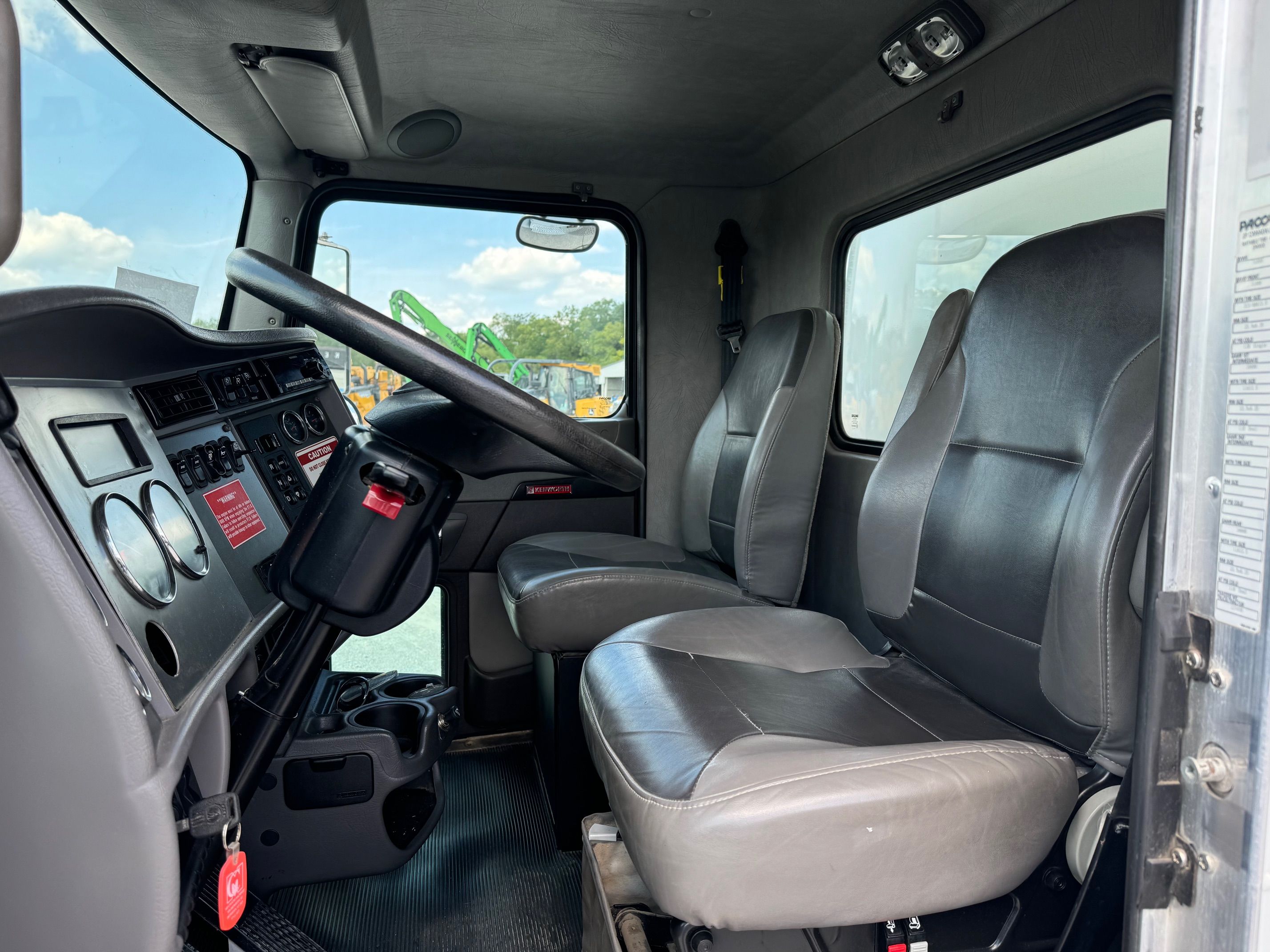 2019 KENWORTH T370 WATER Photo 7 Thumbnail