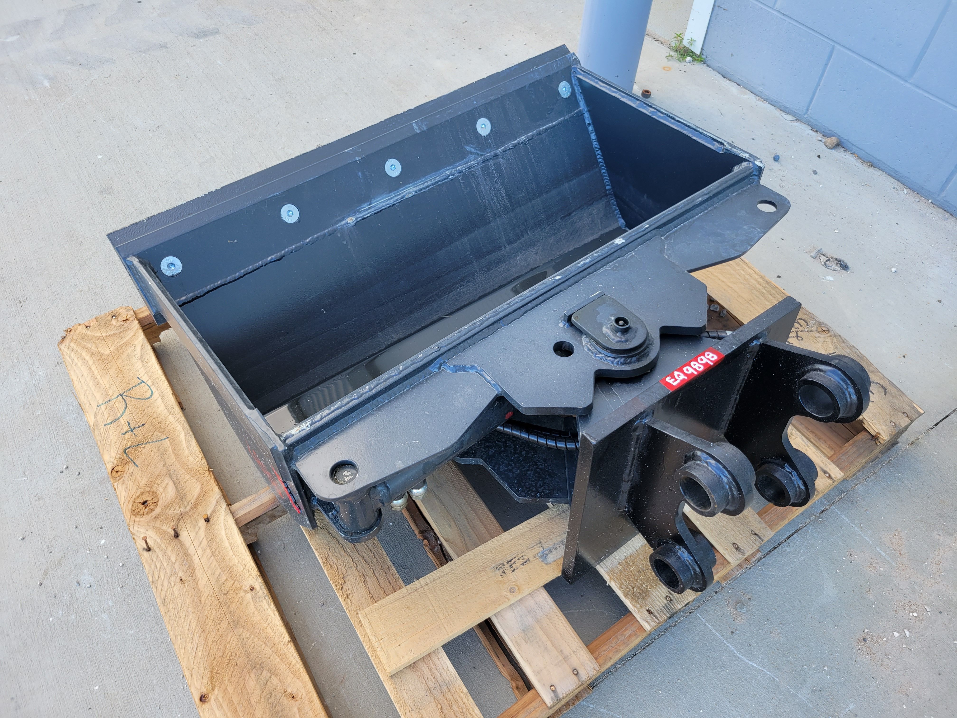 36" TILTING BUCKET FOR SY35U Photo 2 Thumbnail