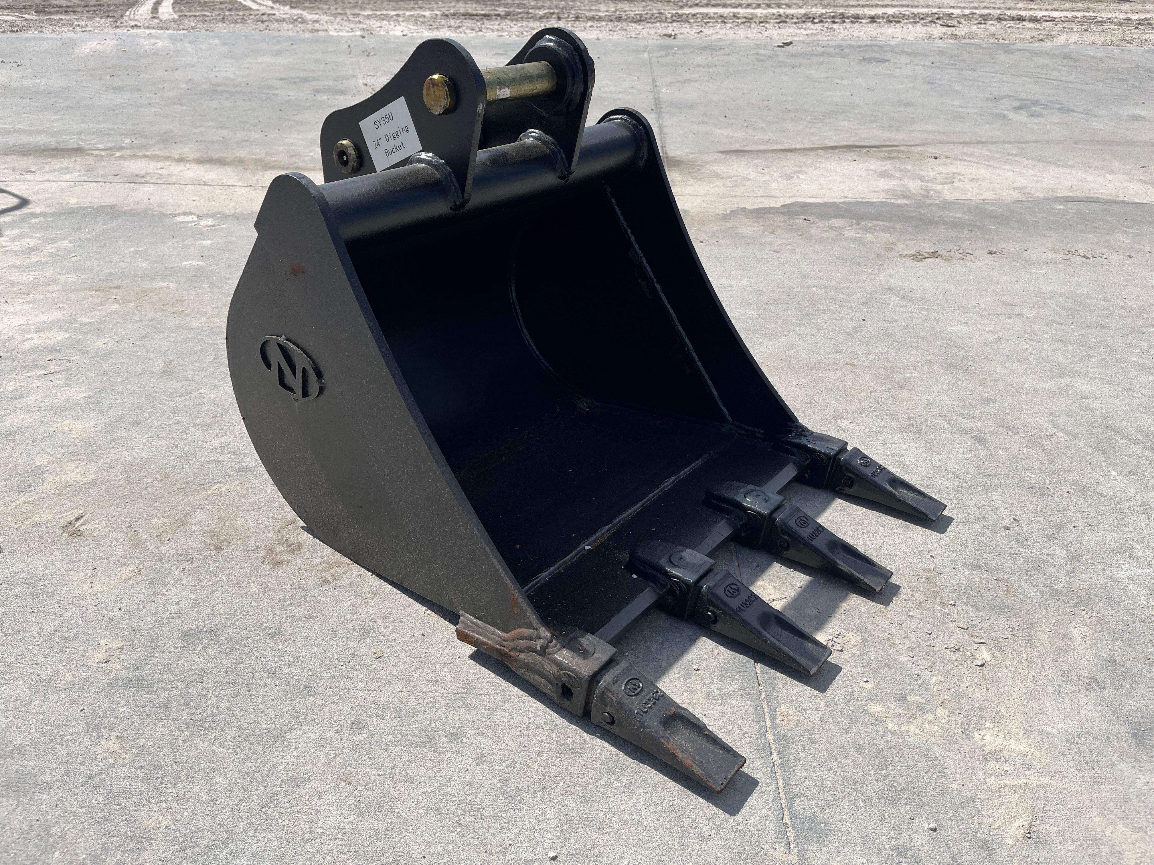 24" BUCKET FOR SY35U Photo 4 Thumbnail