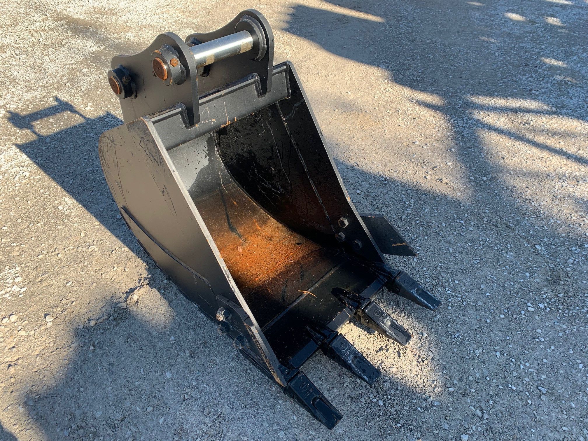 24" BUCKET FOR SY95C Photo 3 Thumbnail