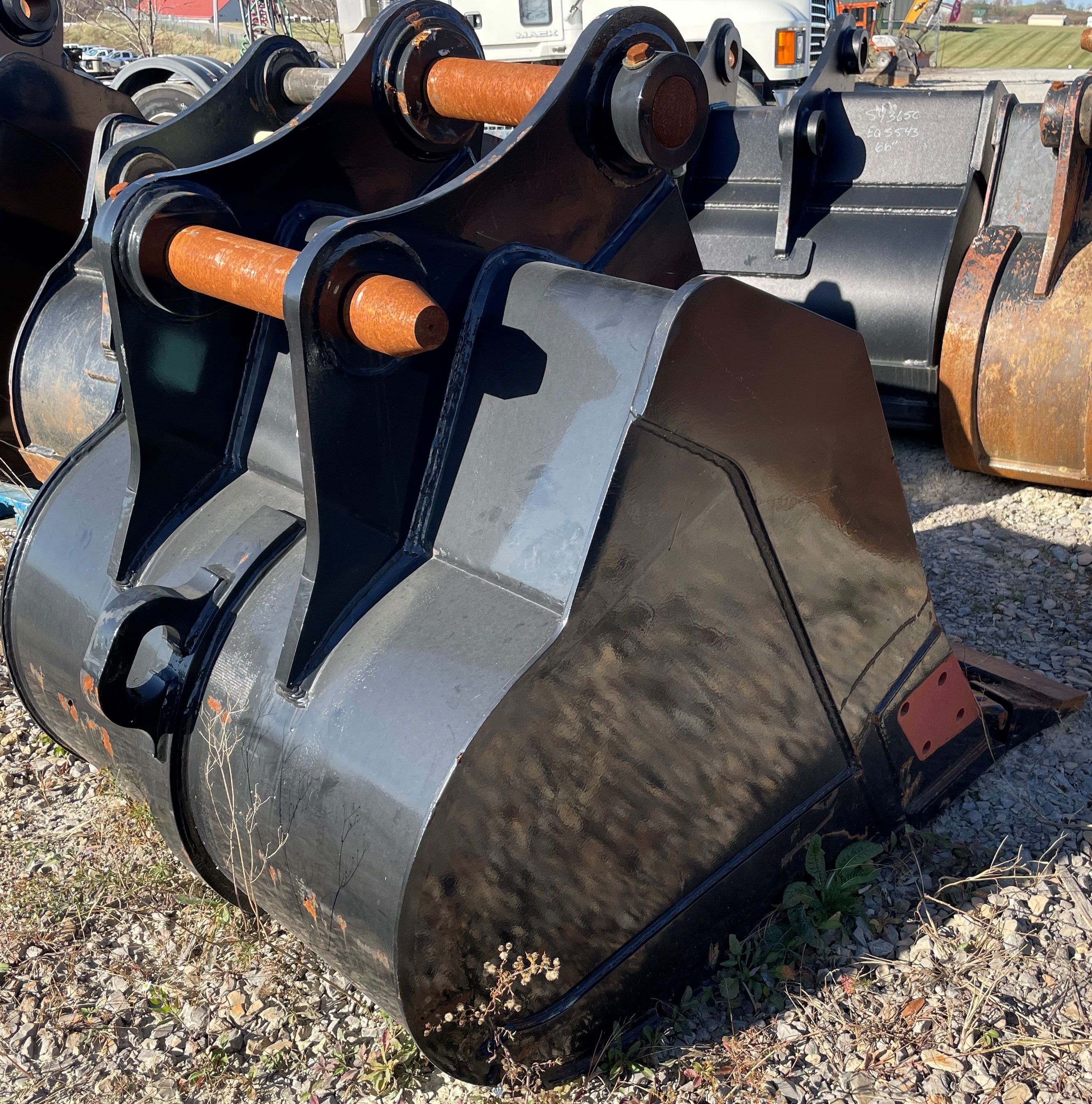 48" EXCAVATOR DIGGING BUCKET WITH 90MM PINS Photo 1 Thumbnail