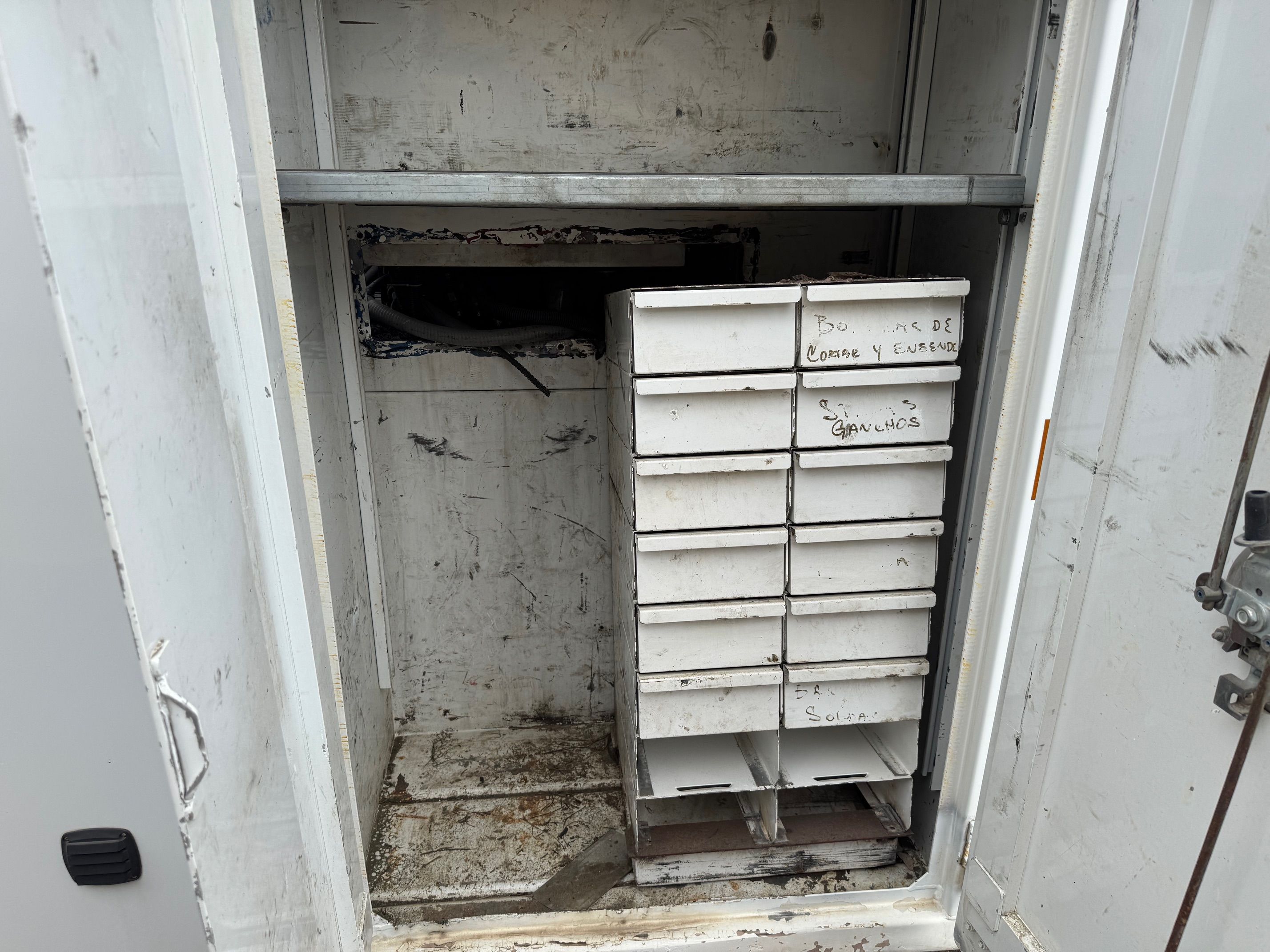 2009 FORD F750 SERVICE TRUCK Photo 16 Thumbnail