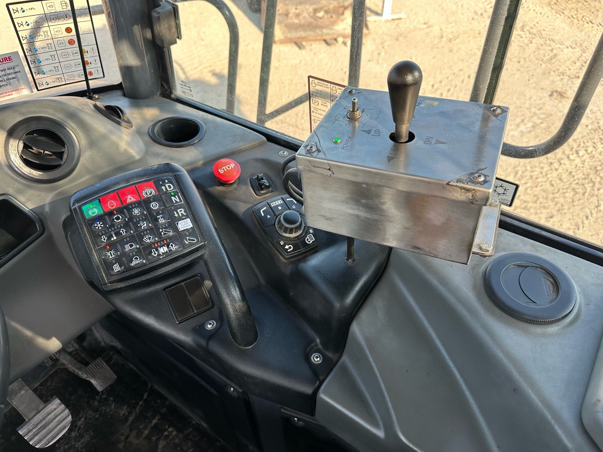 2015 BELL B30E Photo 9 Thumbnail