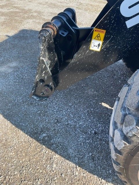 HYDRAULIC QUICK COUPLER FOR SW305K Photo 1 Thumbnail