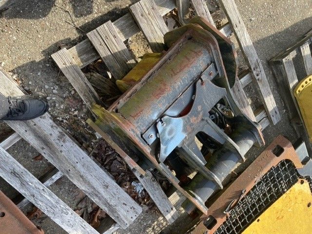 WHEEL LOADER QUICK COUPLER FOR CAT 930G Photo 2 Thumbnail