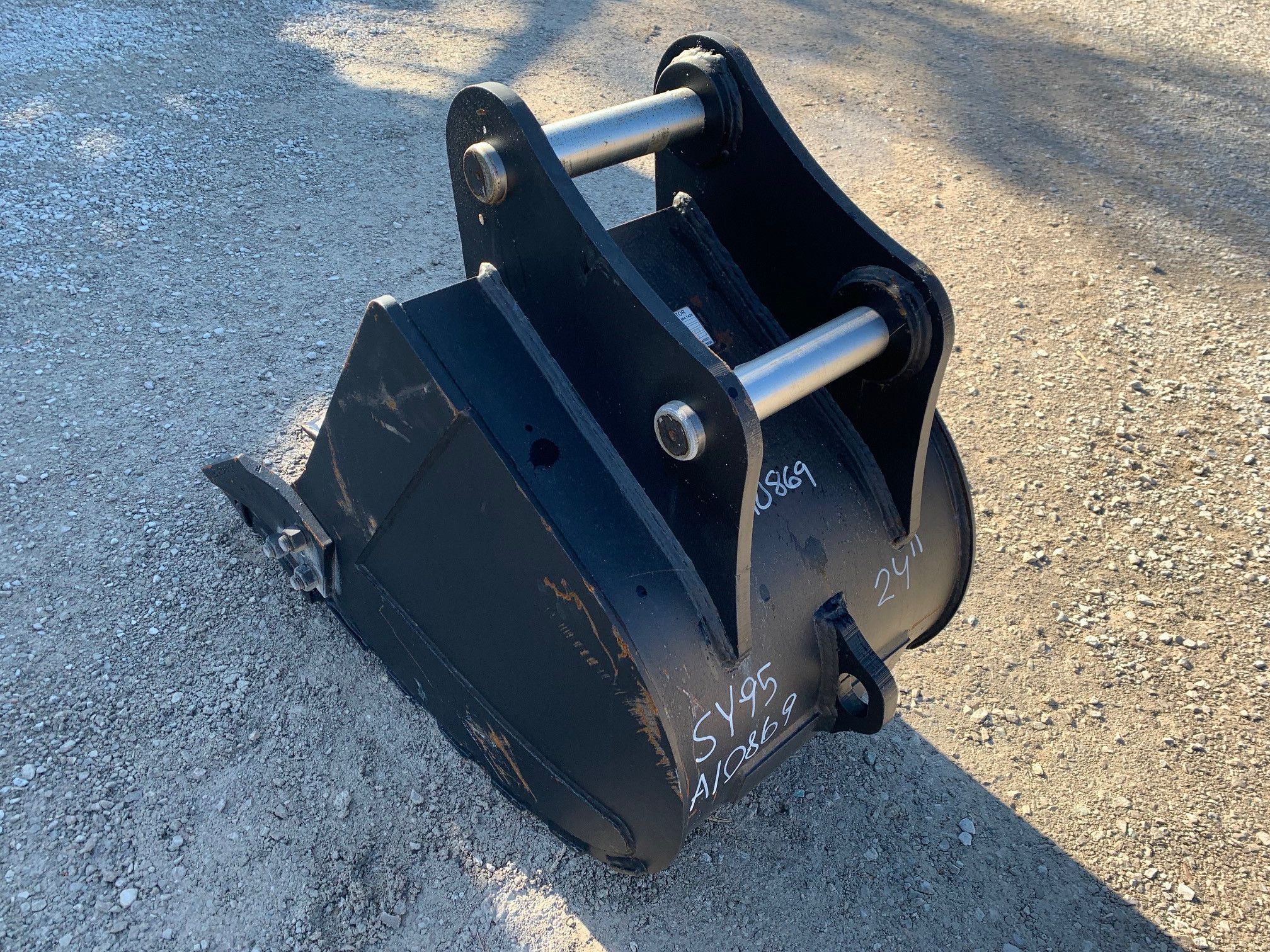 24" BUCKET FOR SY95C Photo 1 Thumbnail