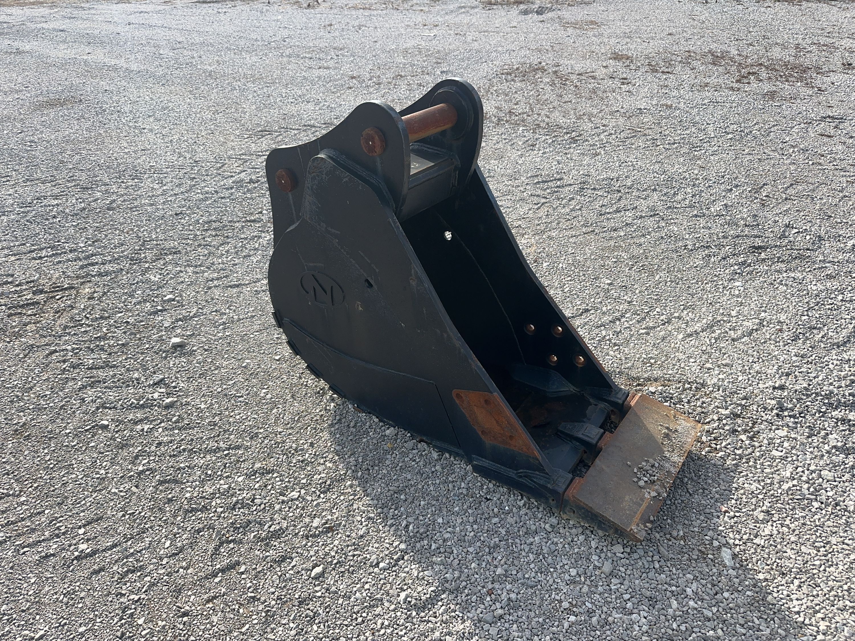 24" BUCKET FOR SY215C WITH WELDED BAR FOR TEETH Photo 6 Thumbnail