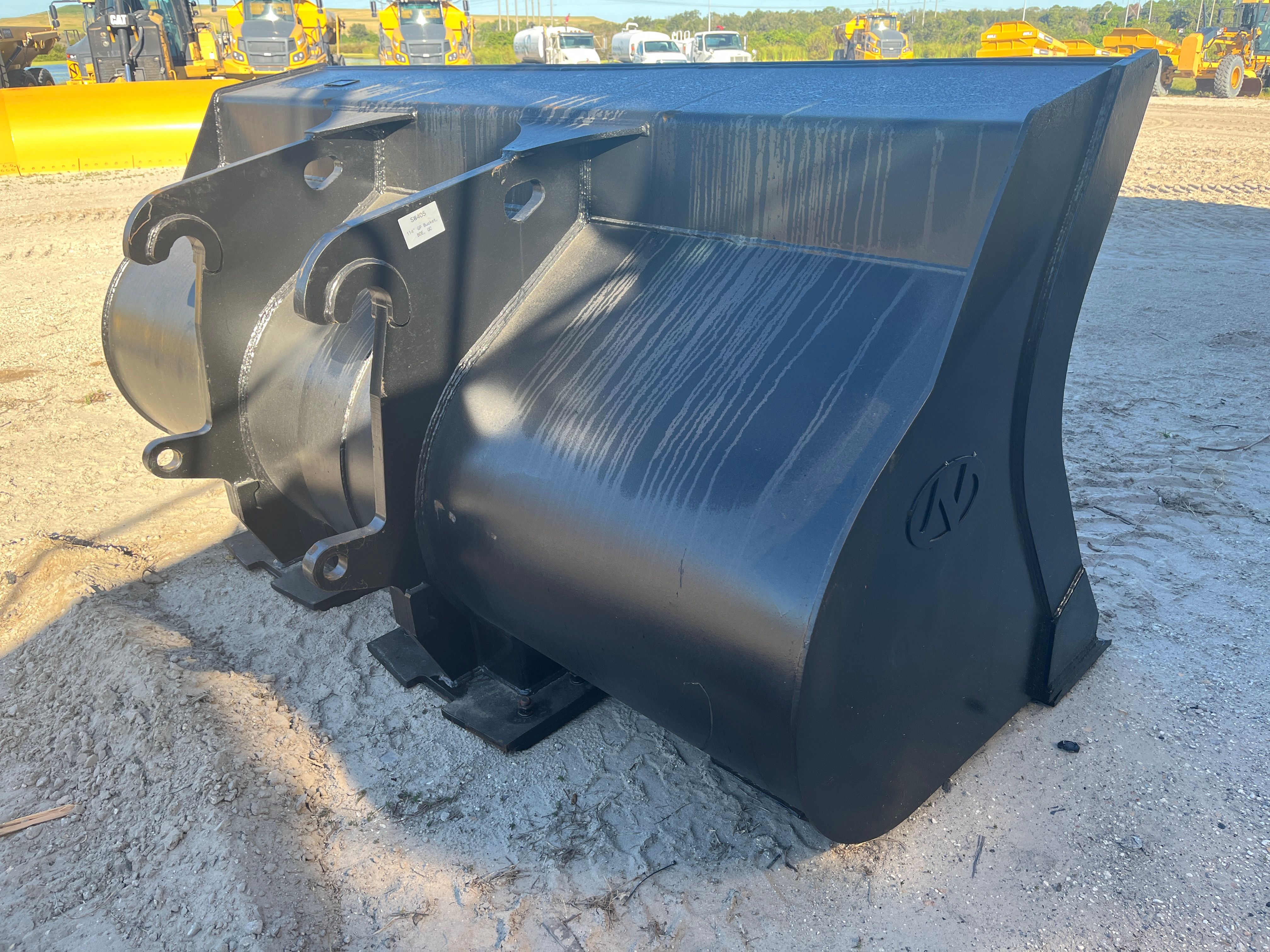 4CYD BUCKET FOR SW405K (114"W) Photo 2 Thumbnail