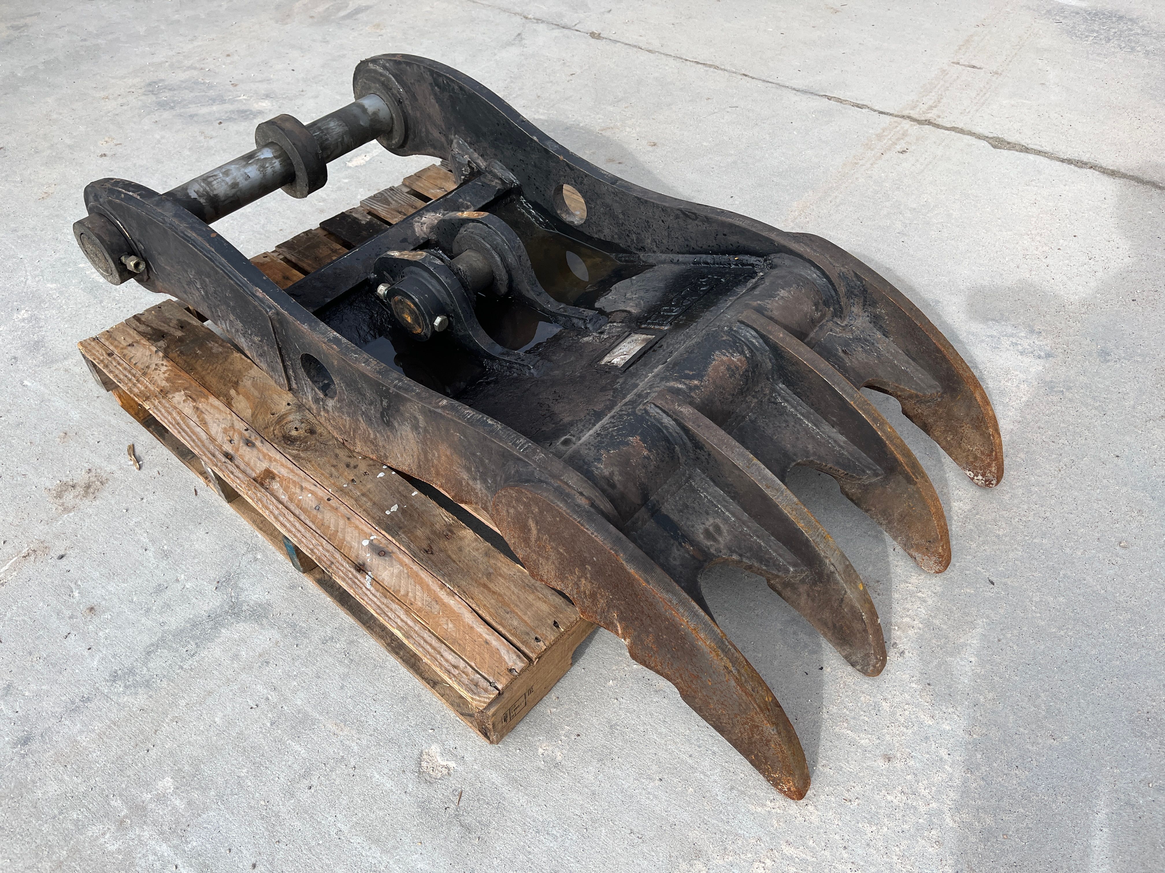 THUMB FOR SY215C (NO QUICK COUPLER) Photo 3 Thumbnail