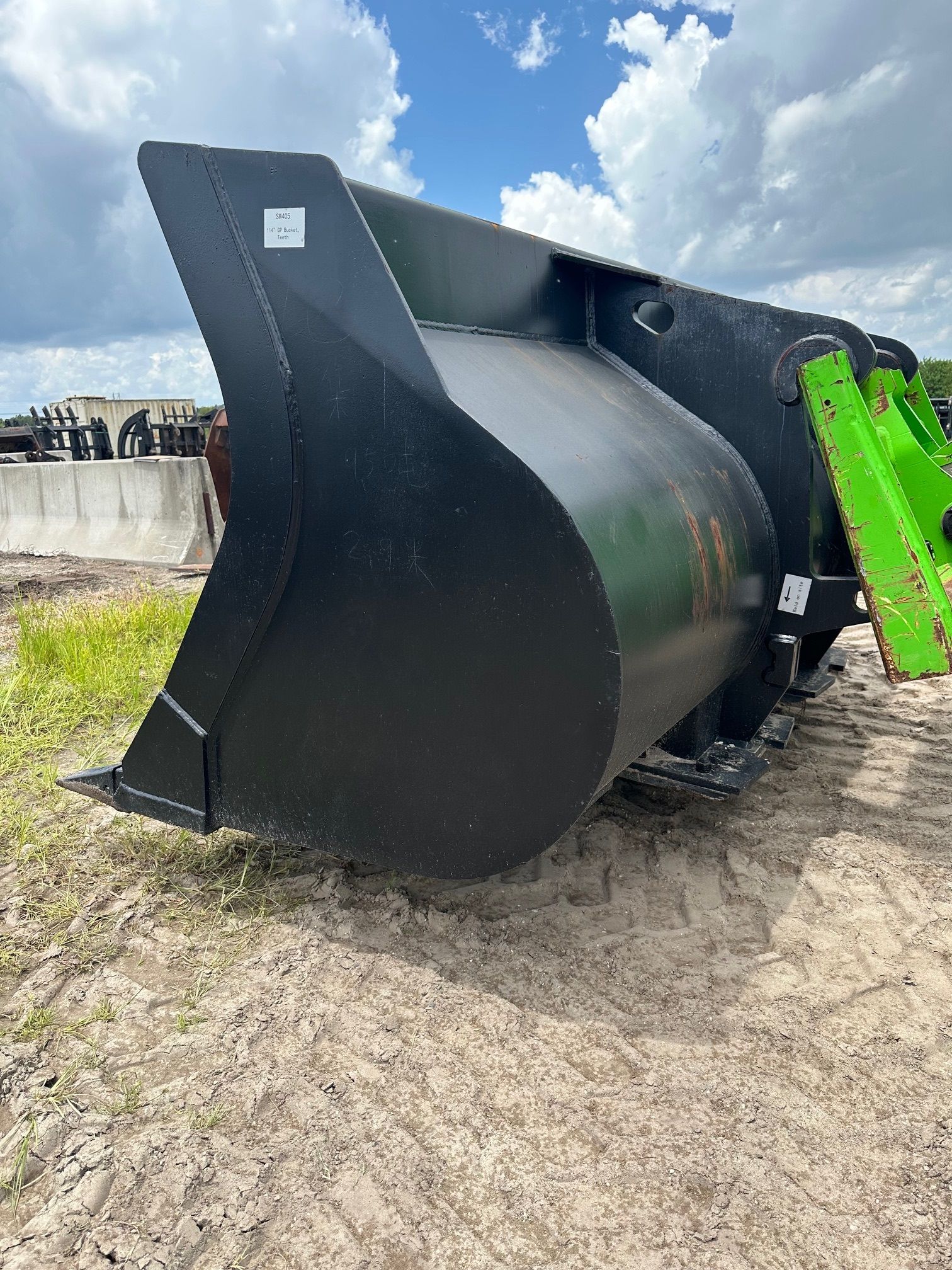 4CYD TOOTH BUCKET FOR JRB418 COUPLER Photo 2 Thumbnail