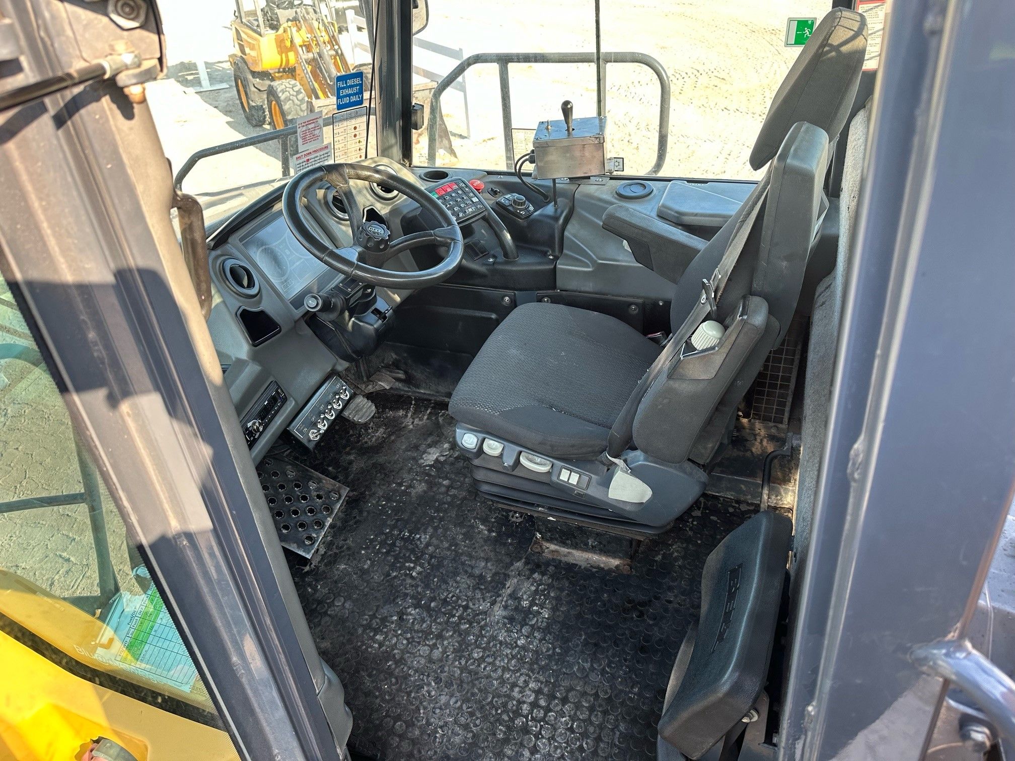 2015 BELL B30E Photo 7 Thumbnail