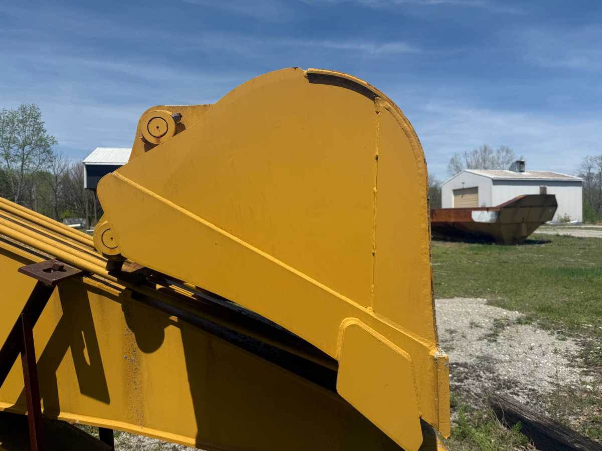 44" BUCKET FOR CAT 325C Photo 1