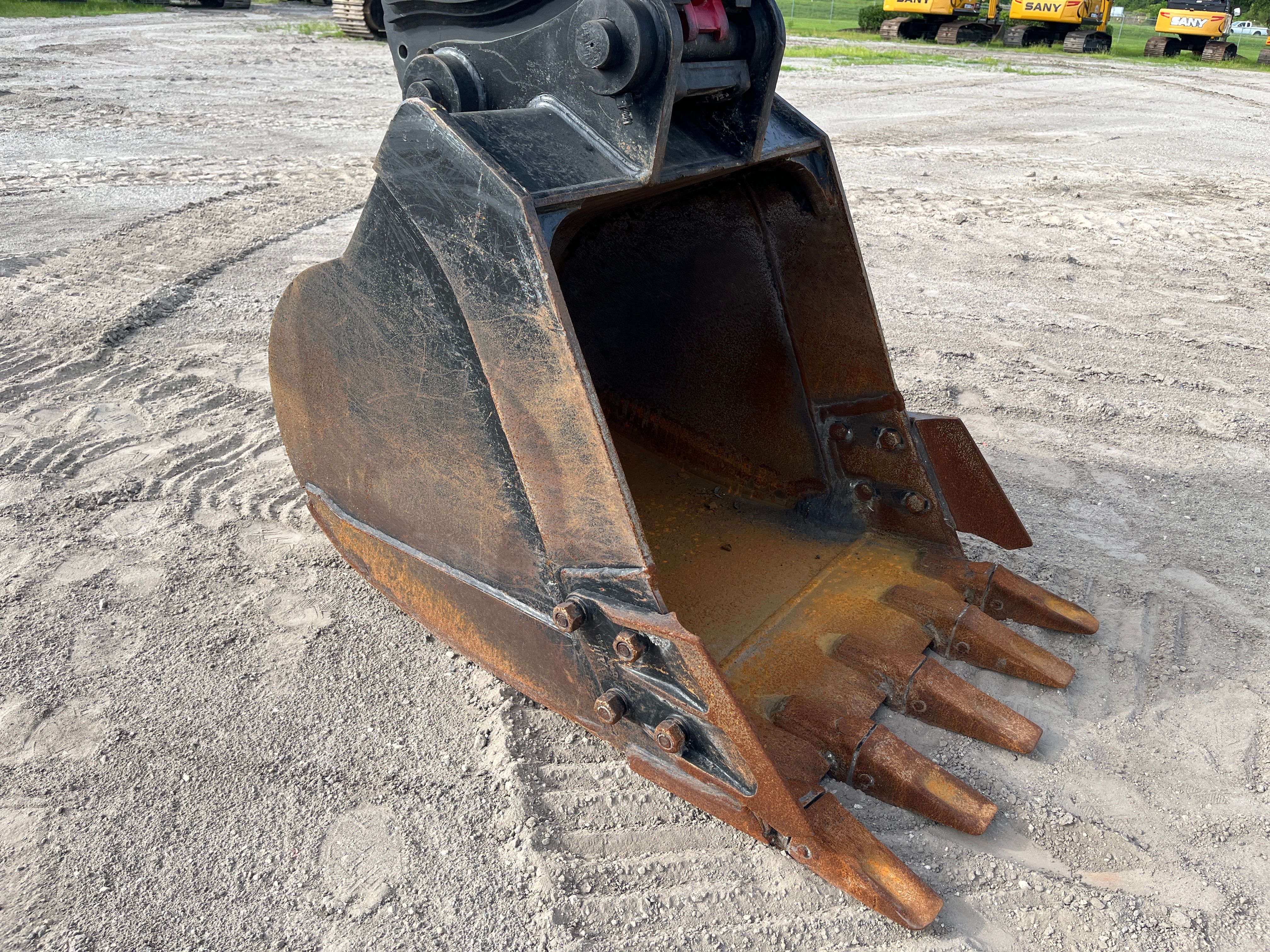 36" BUCKET FOR SY135C Photo 4 Thumbnail