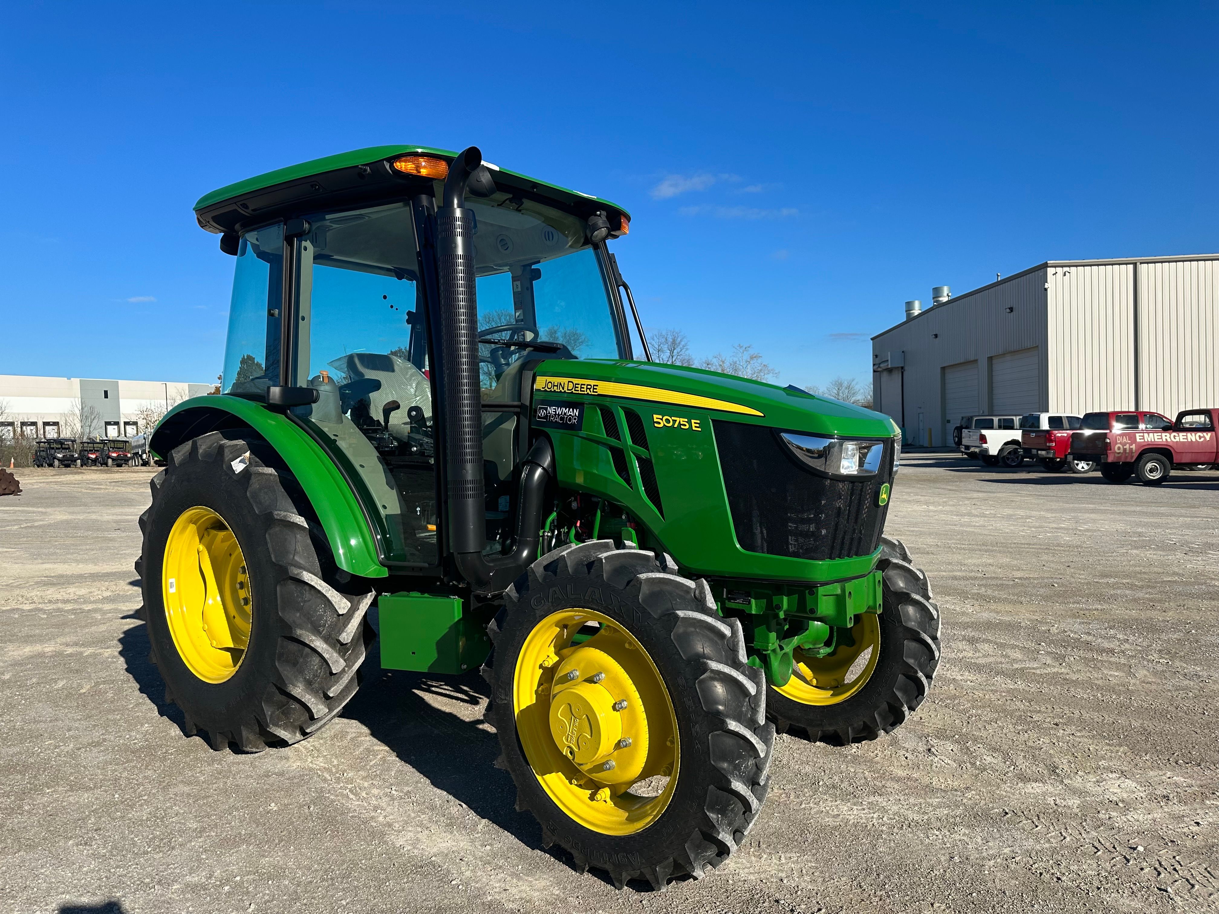 2022 JOHN DEERE 5075E Photo 7 Thumbnail