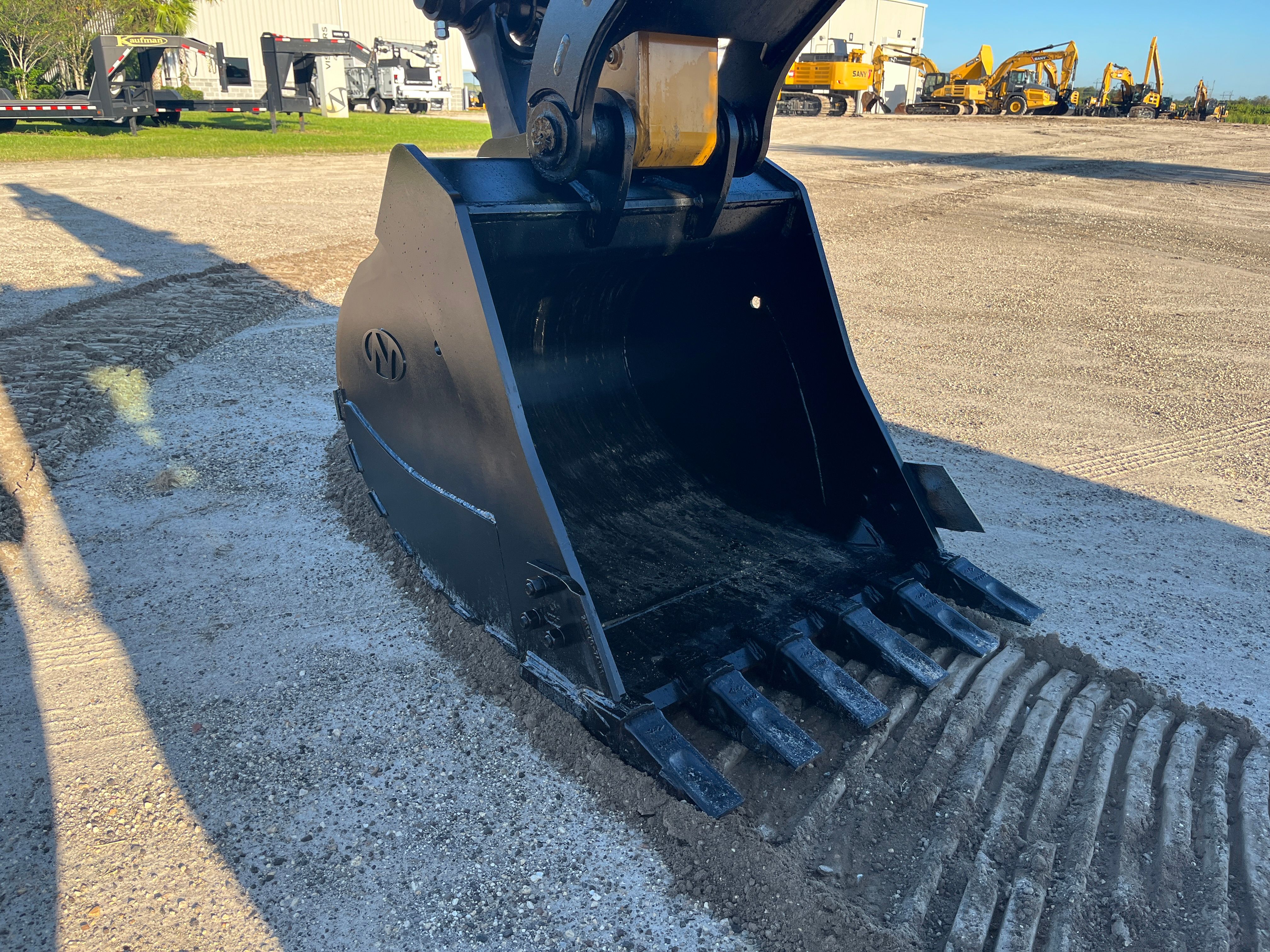 42" BUCKET FOR SY155U Photo 4 Thumbnail