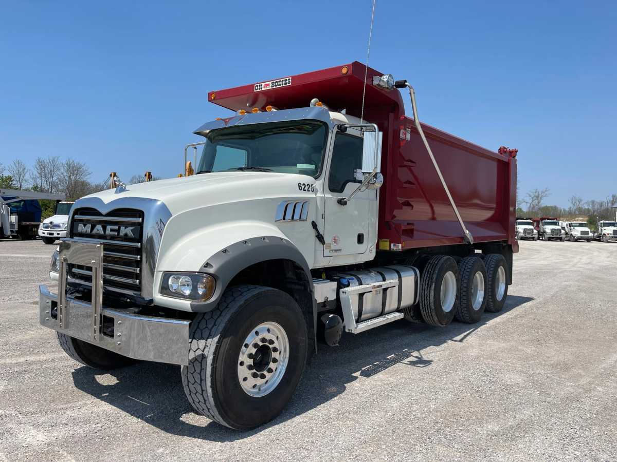 2021 MACK GR64F Photo 1