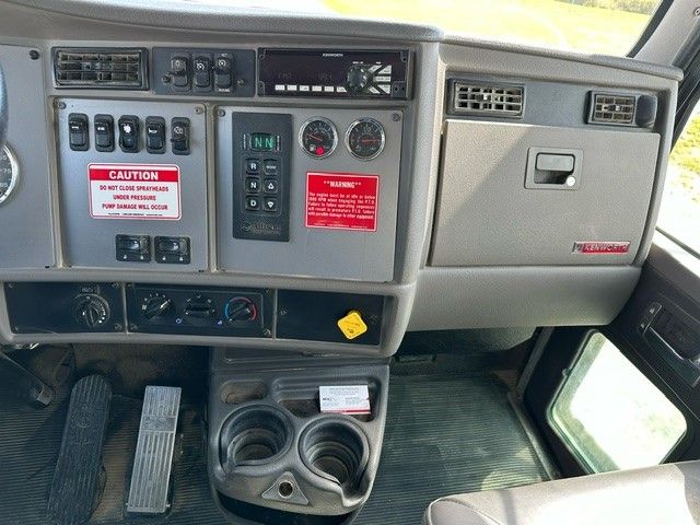 2020 KENWORTH T370 WATER Photo 7 Thumbnail