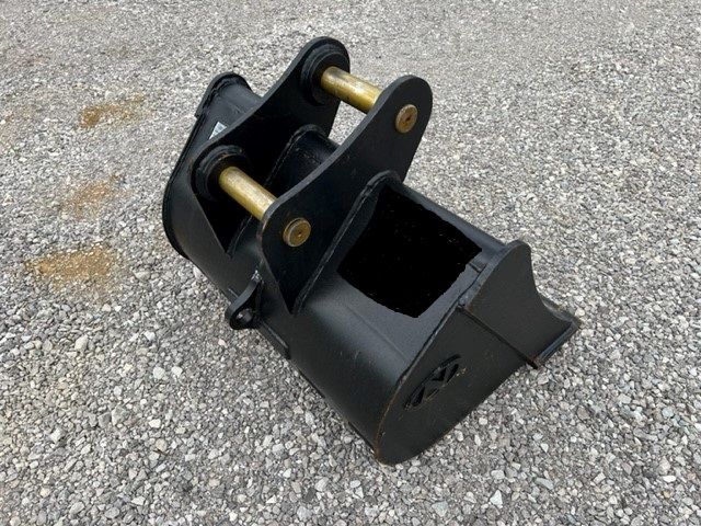 30" EXCAVATOR DITCH CLEANING BUCKET 45MM PIN Photo 3 Thumbnail