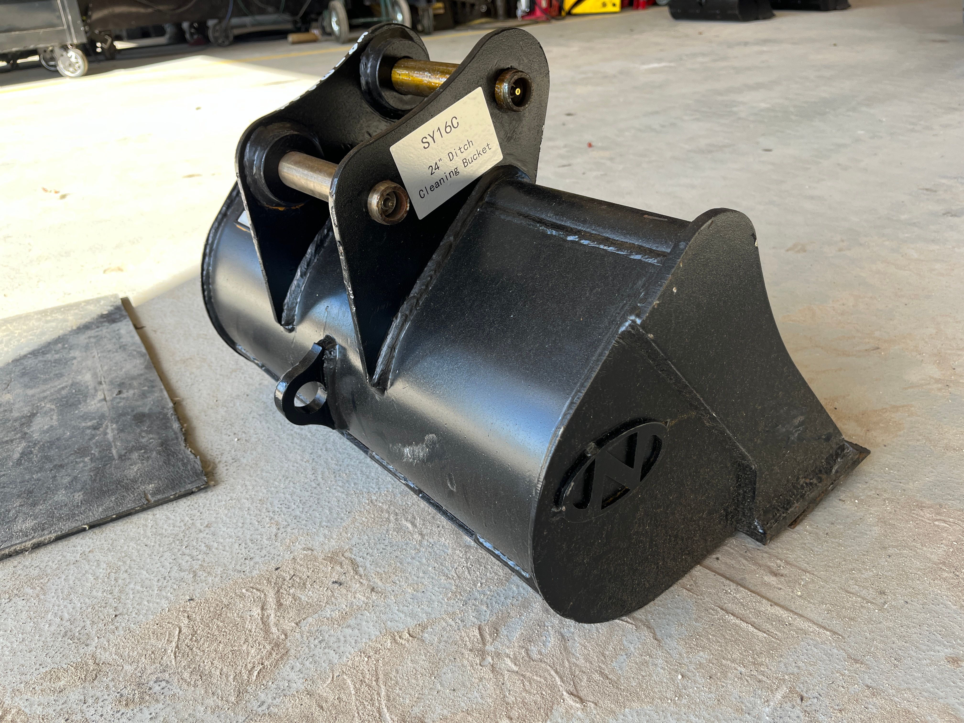 24" DC BUCKET FOR SY16C Photo 3 Thumbnail