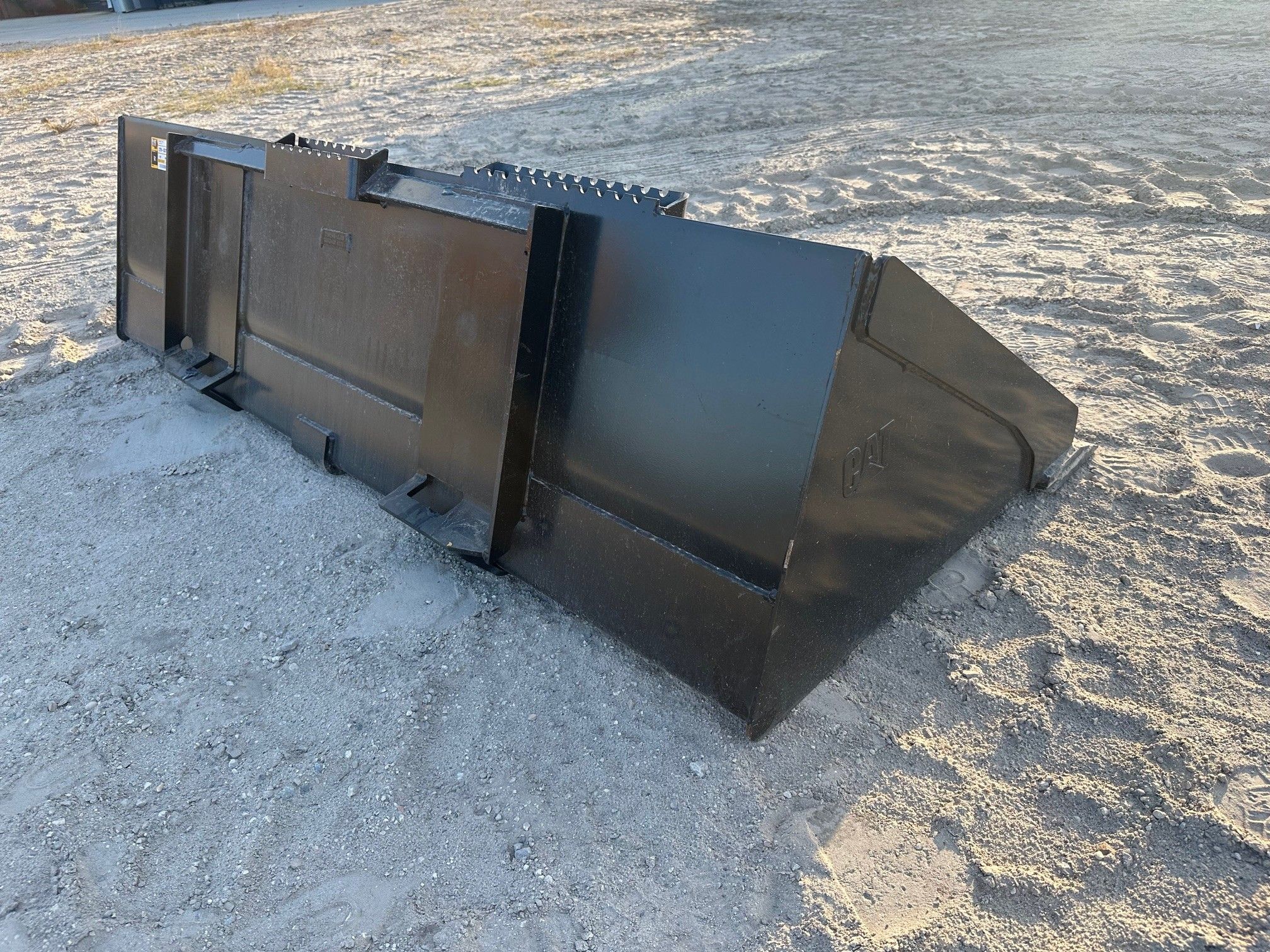 CAT 299D3 80" Skid Steer Bucket Photo 3 Thumbnail