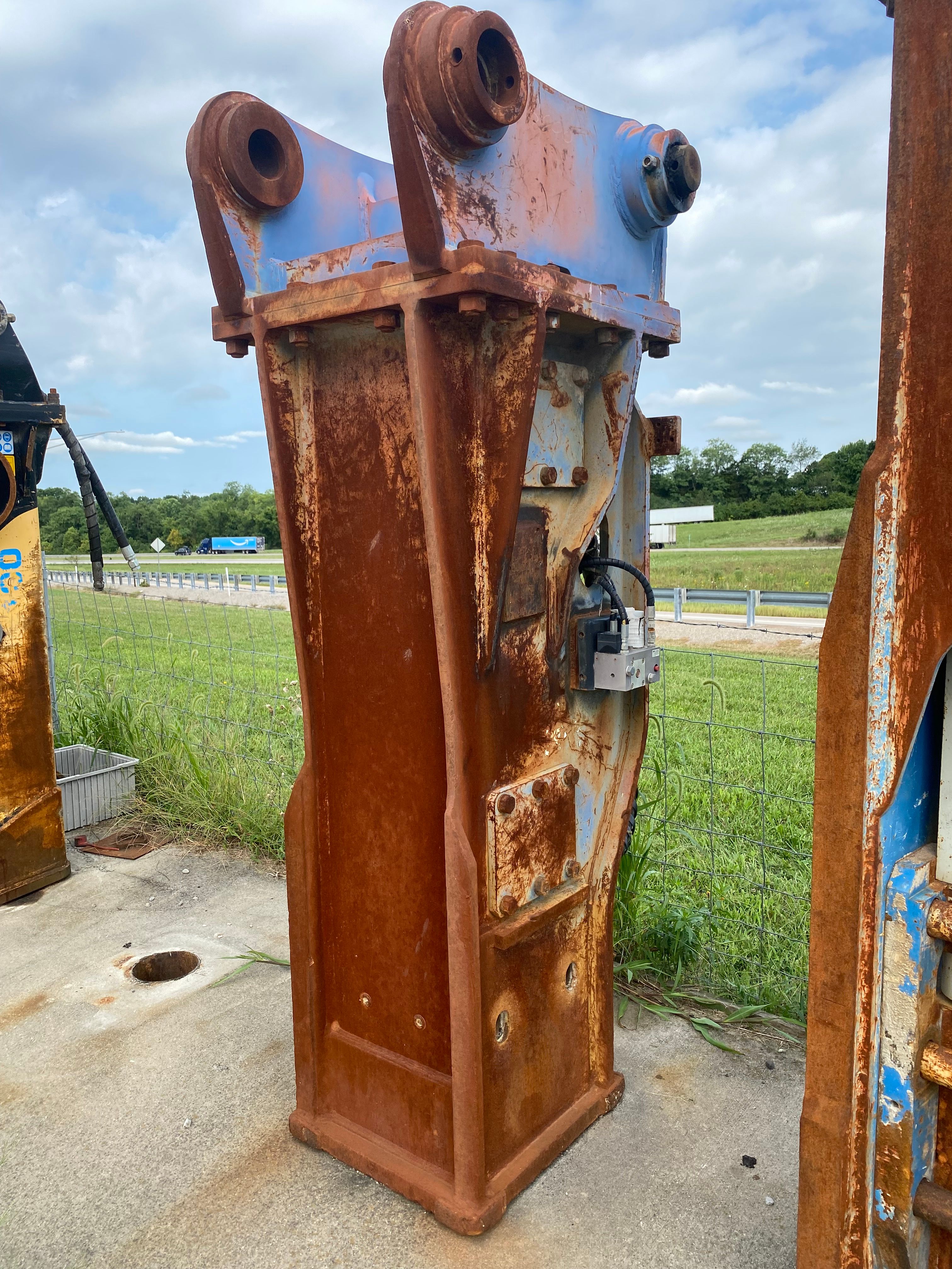 40-50 TON MKB 3000V HAMMER FITS 345 & 349 Photo 2 Thumbnail