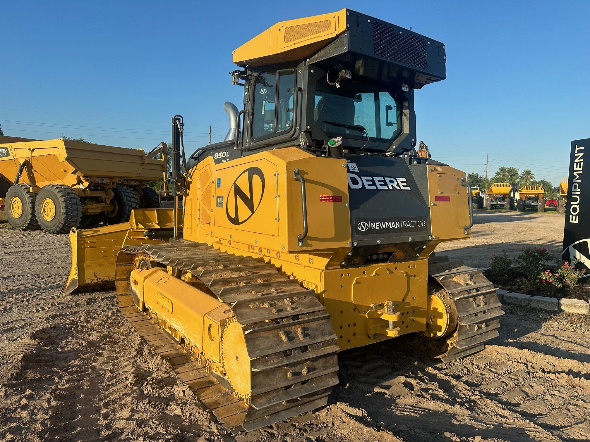 2023 JOHN DEERE 850L WLT Photo 3 Thumbnail