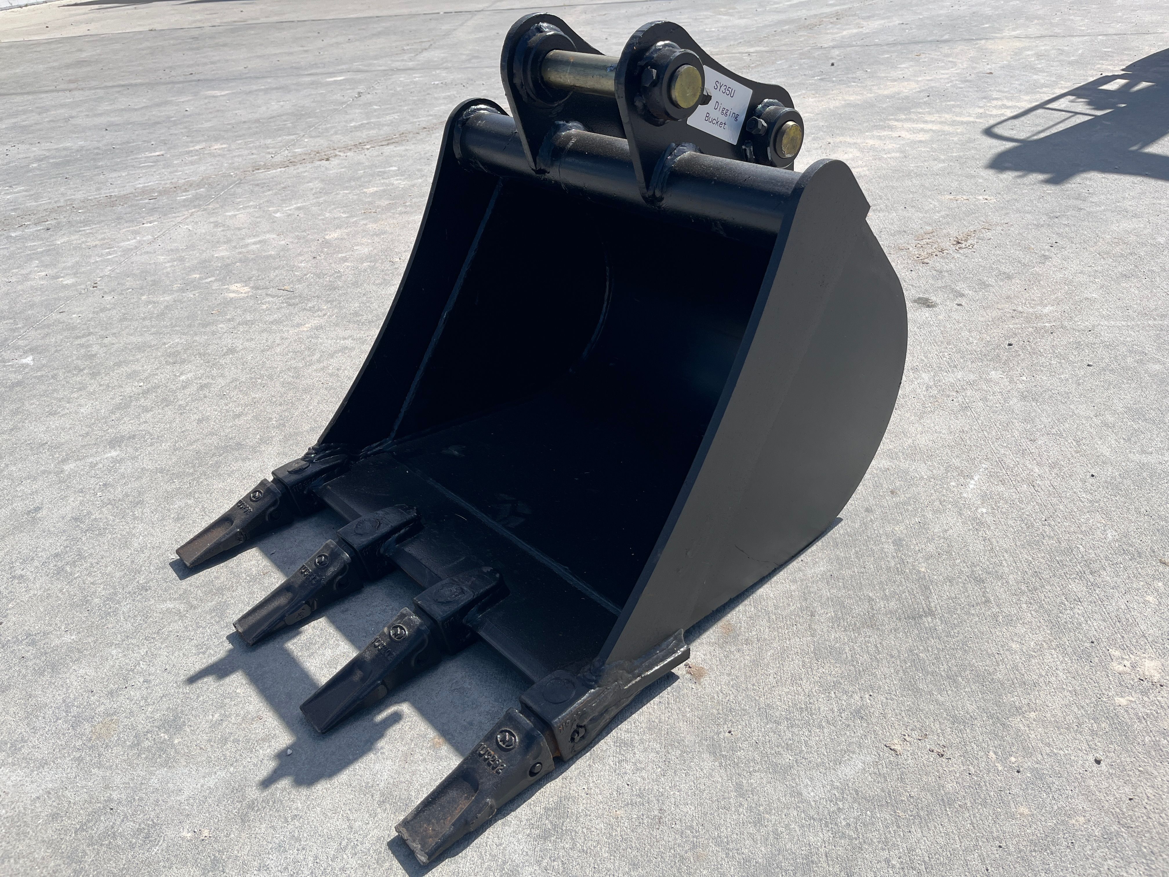 24" BUCKET FOR SY35U Photo 1 Thumbnail