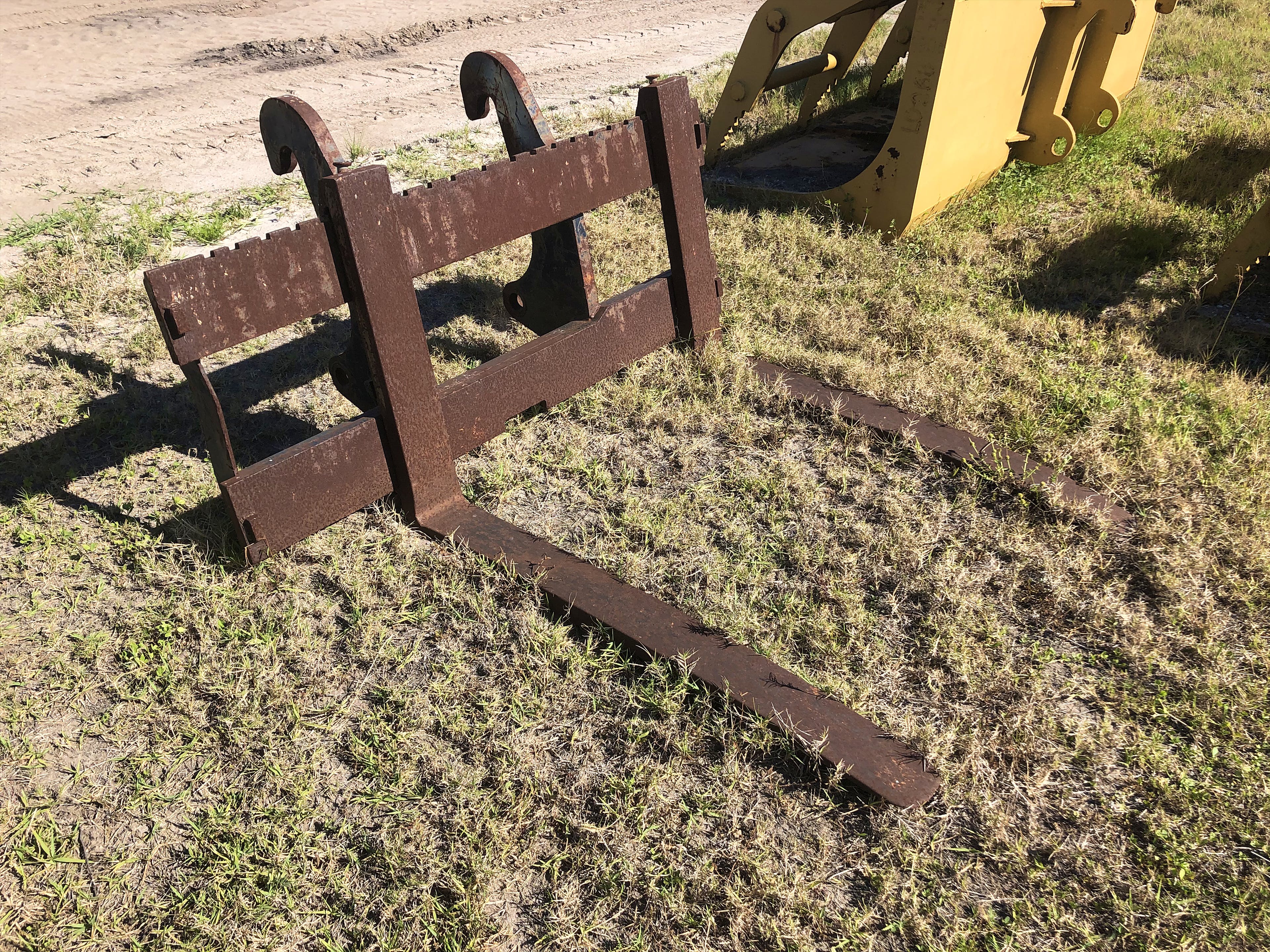FORKS FOR CAT 930H WHEEL LOADER FOR QUICK COUPLER Photo 2 Thumbnail