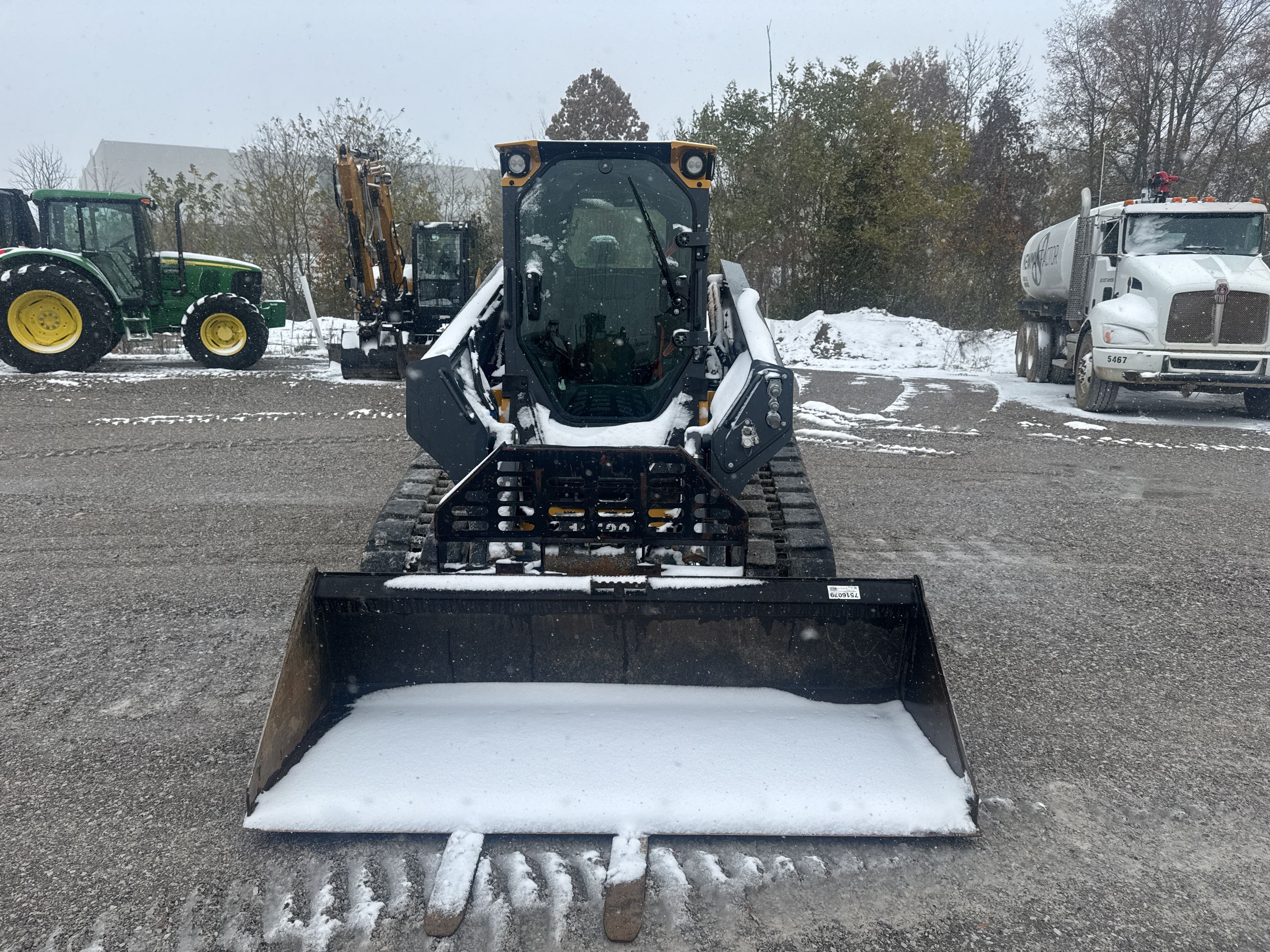 2024 JOHN DEERE 333P Photo 8 Thumbnail