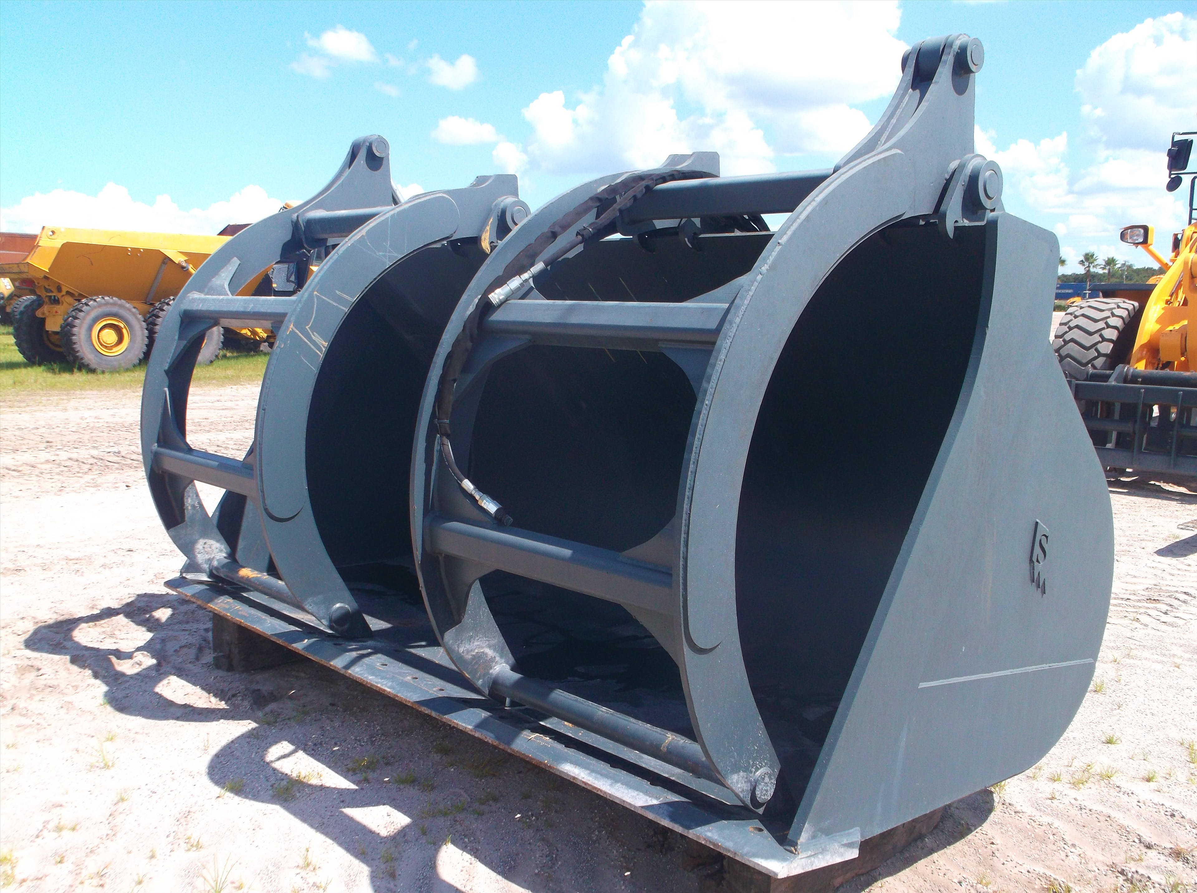 GRAPPLE BUCKET FOR BALDERSON L800 COUPLER Photo 1 Thumbnail